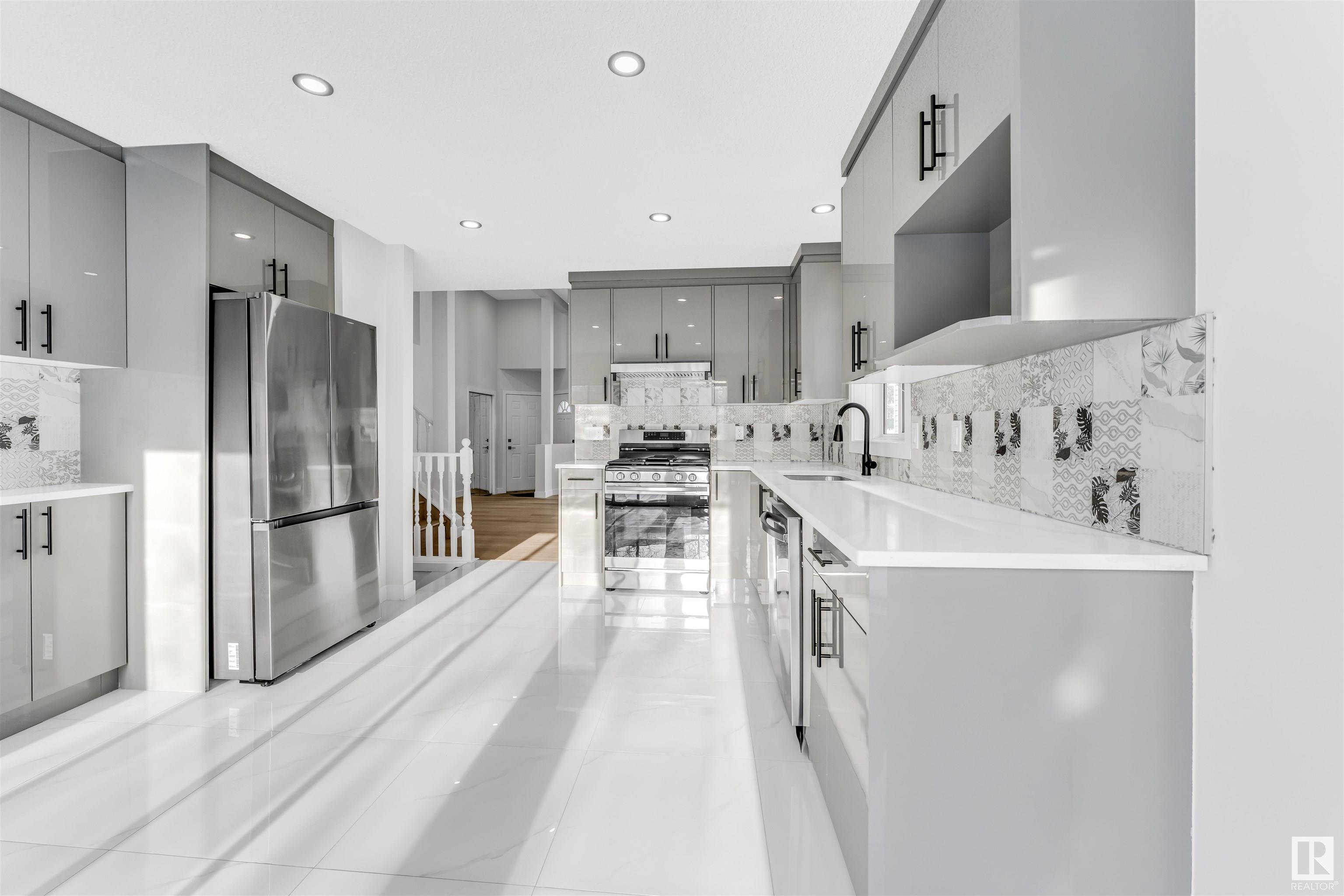      525 JELLETT WY NW , Edmonton,  ,T6L 6P9 ;  Listing Number: MLS E4418549