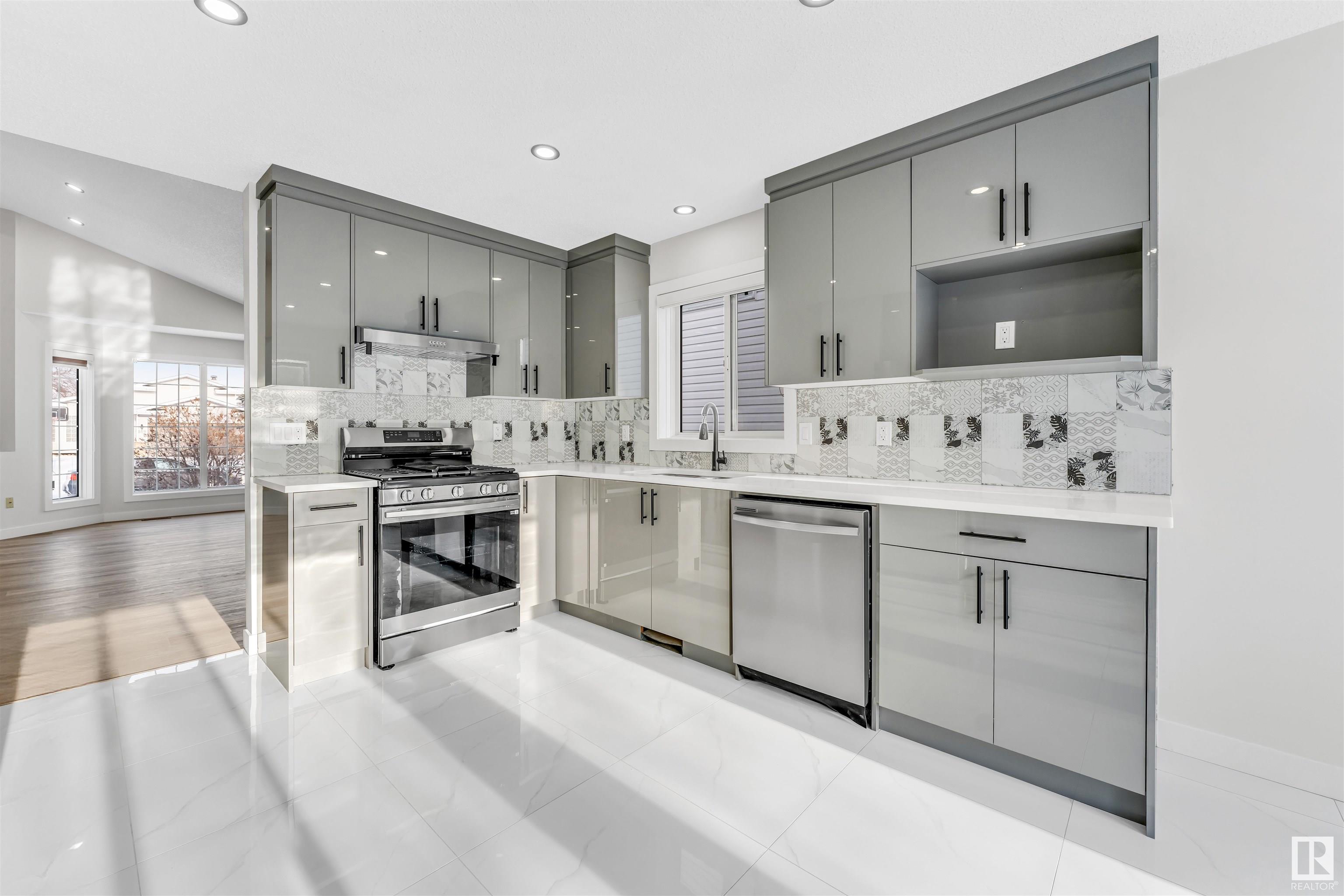      525 JELLETT WY NW , Edmonton,  ,T6L 6P9 ;  Listing Number: MLS E4418549