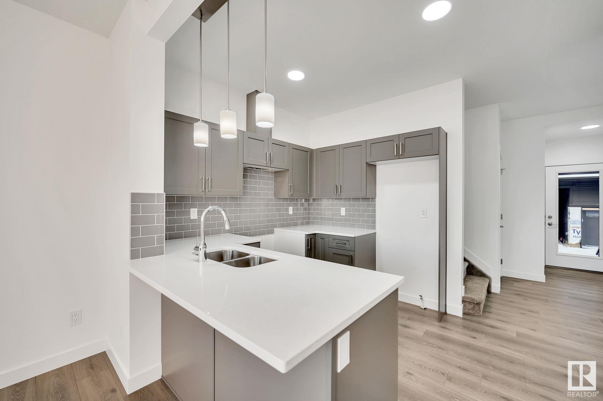      #17 2710 66 st SW SW , Edmonton,  ,T6X 3H4 ;  Listing Number: MLS E4418567