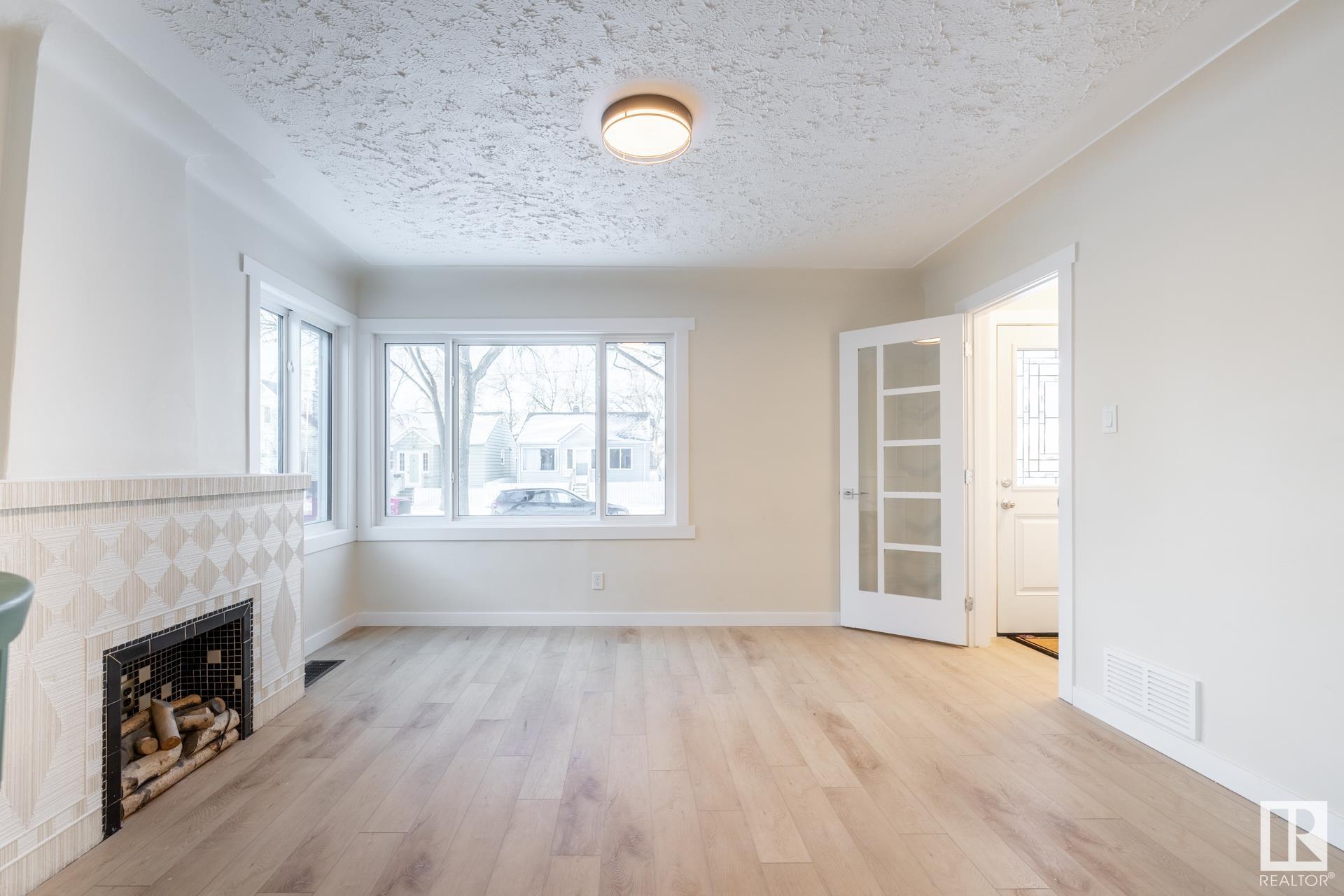      10819 92 ST NW , Edmonton,  ,T5H 1V5 ;  Listing Number: MLS E4418570