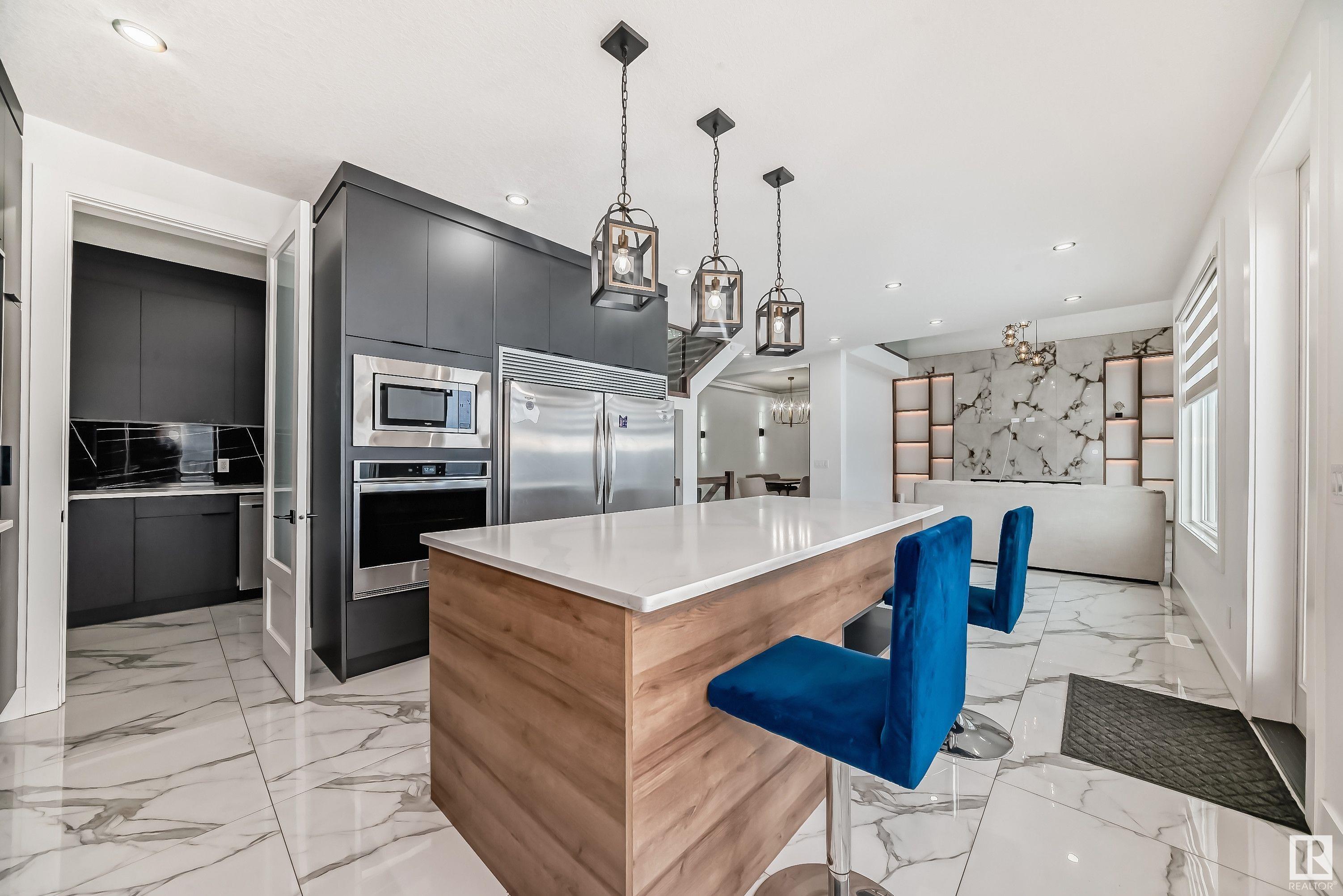      1004 151 AV NW , Edmonton,  ,T5Y 4C8 ;  Listing Number: MLS E4418573