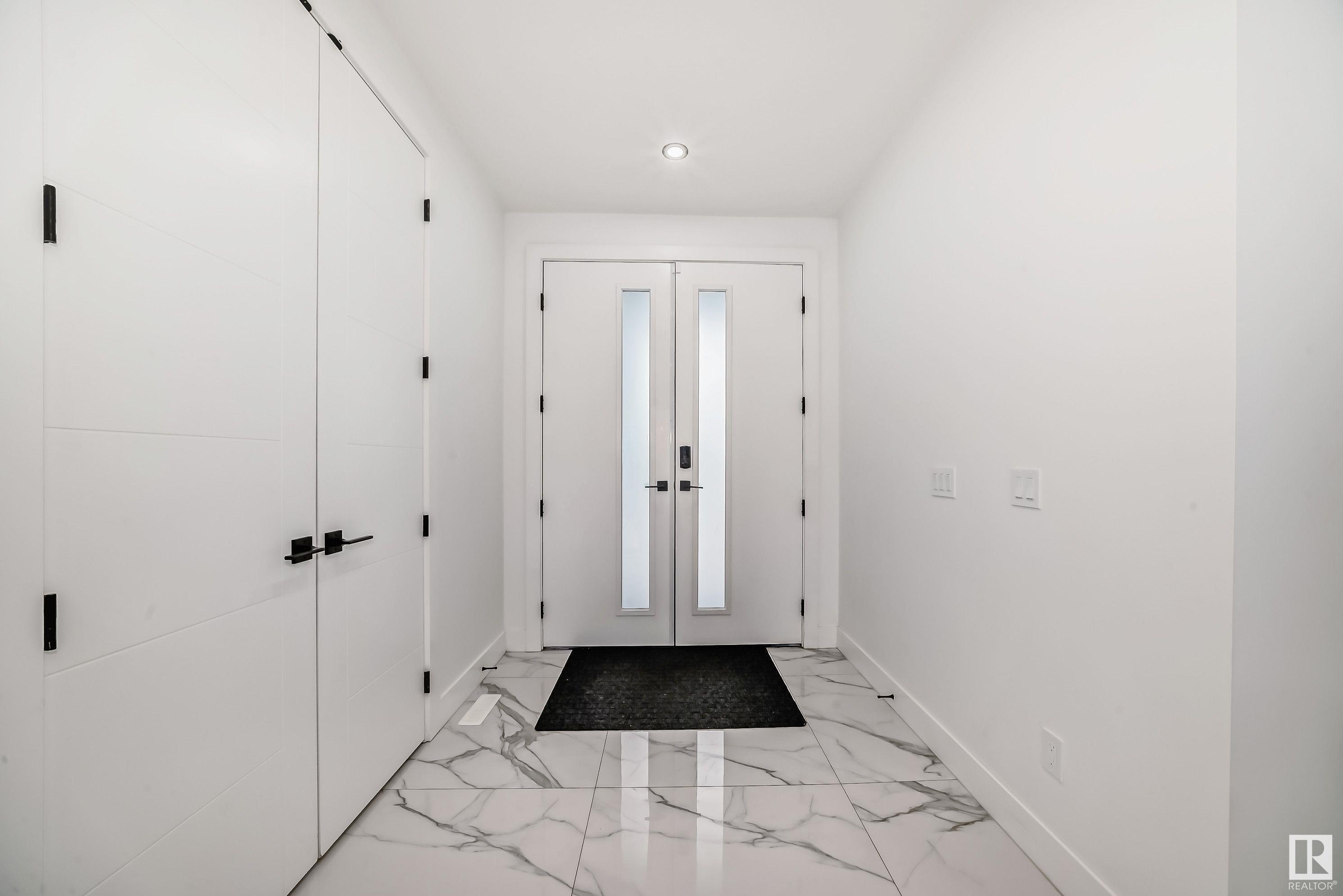      1004 151 AV NW , Edmonton,  ,T5Y 4C8 ;  Listing Number: MLS E4418573