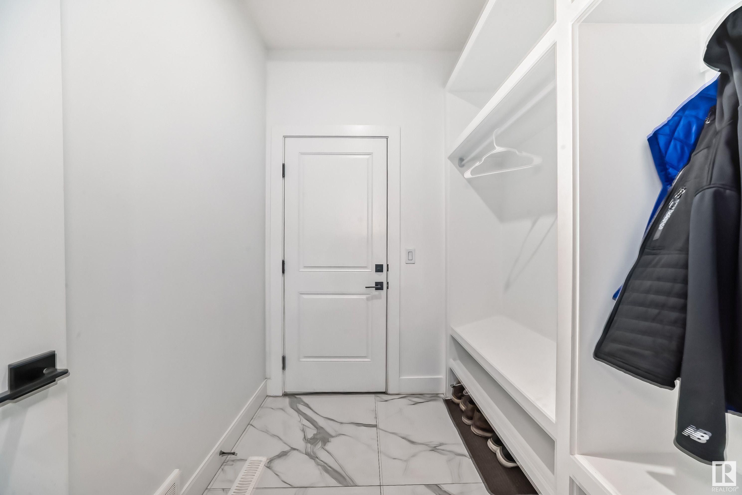      1004 151 AV NW , Edmonton,  ,T5Y 4C8 ;  Listing Number: MLS E4418573