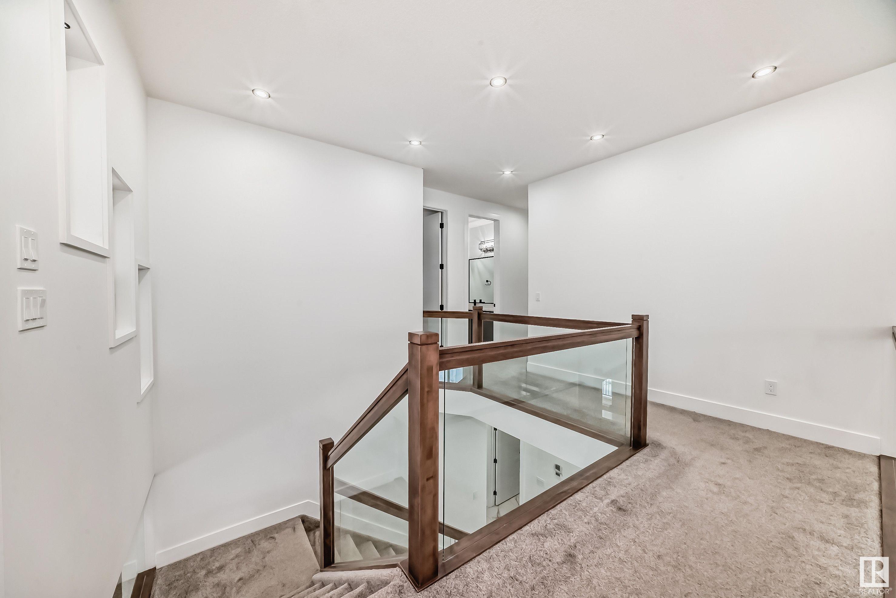      1004 151 AV NW , Edmonton,  ,T5Y 4C8 ;  Listing Number: MLS E4418573