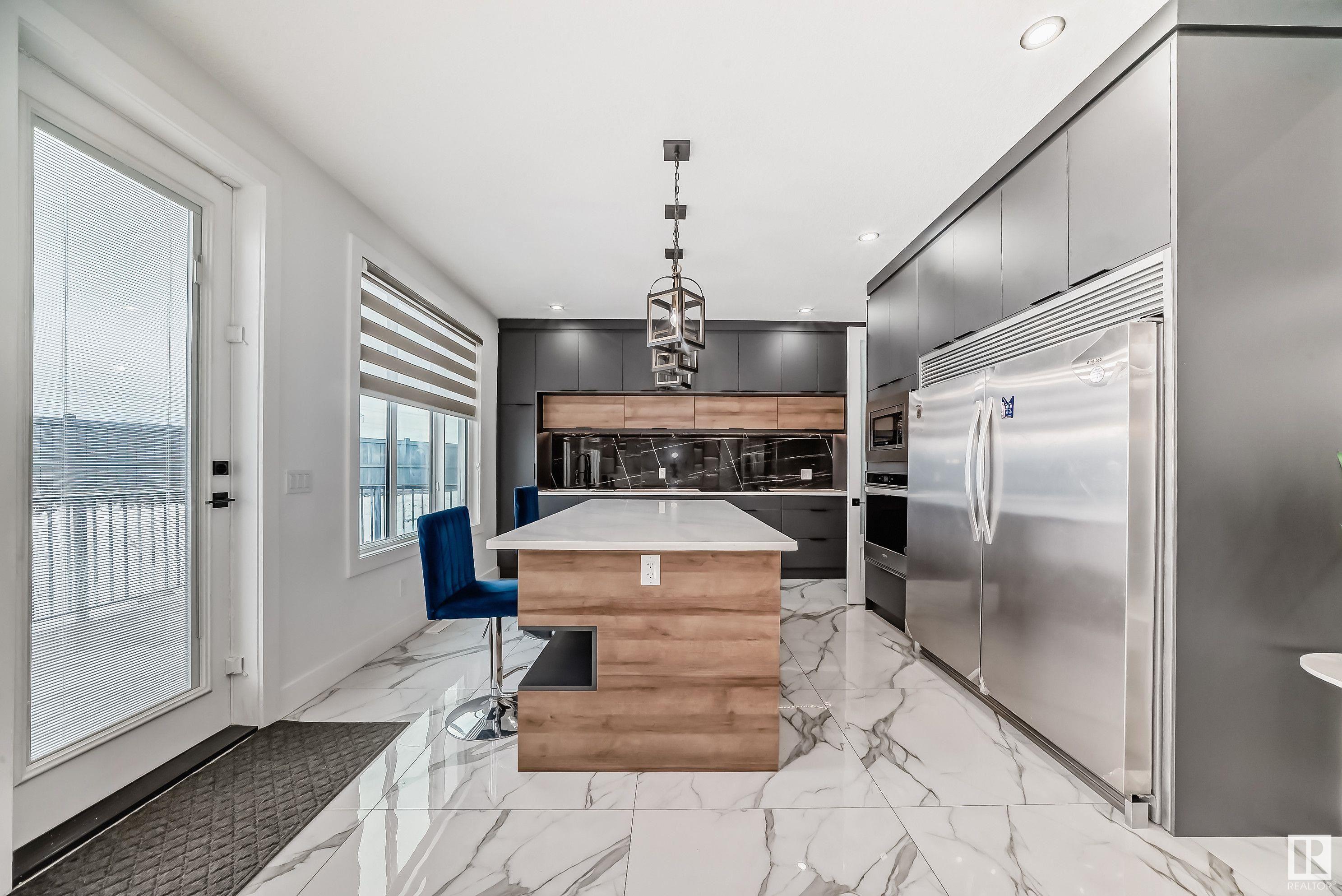      1004 151 AV NW , Edmonton,  ,T5Y 4C8 ;  Listing Number: MLS E4418573