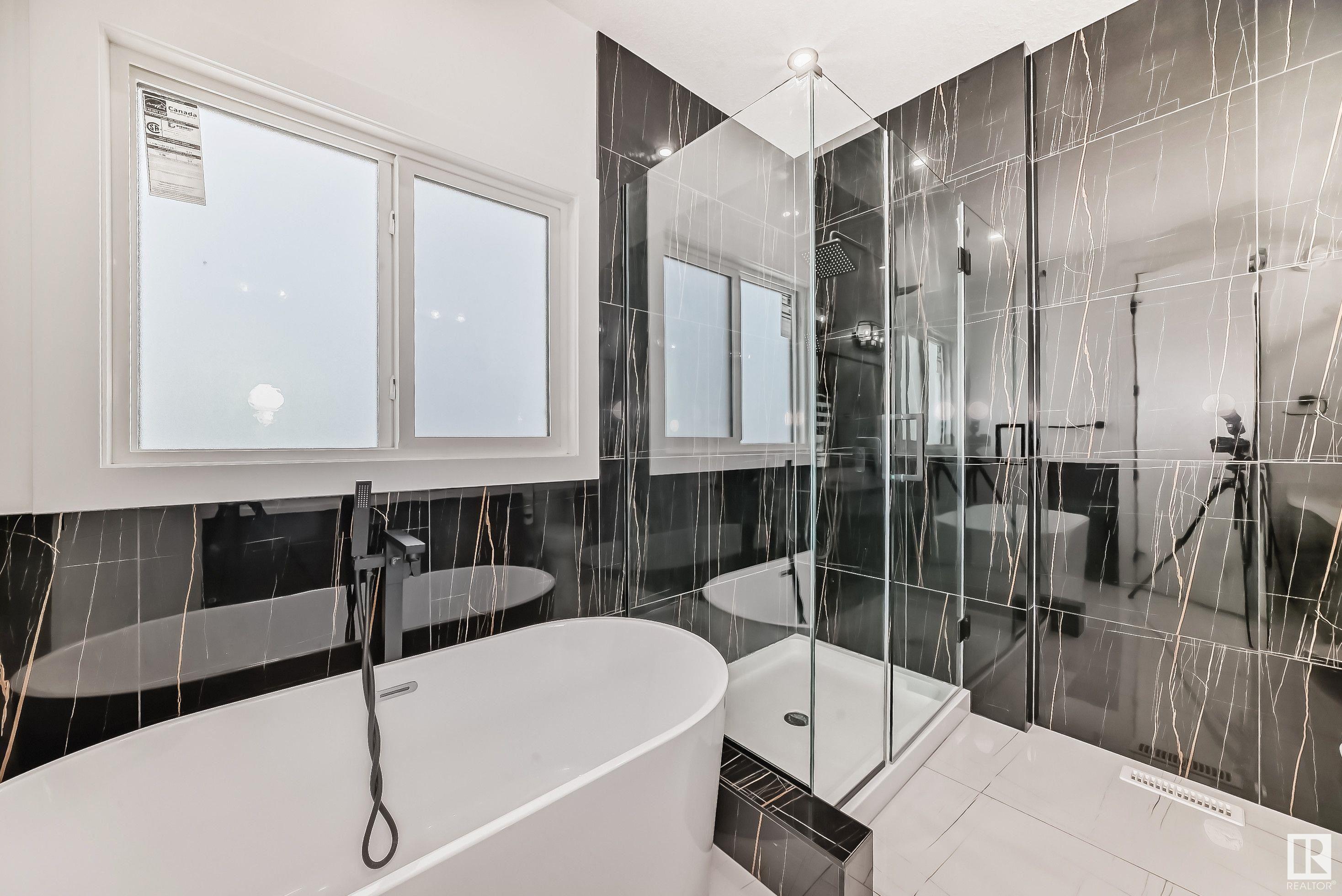      1004 151 AV NW , Edmonton,  ,T5Y 4C8 ;  Listing Number: MLS E4418573
