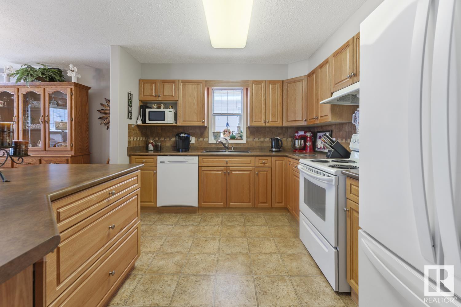      #203 1605 7 AV , Cold Lake,  ,T9M 0A6 ;  Listing Number: MLS E4418590