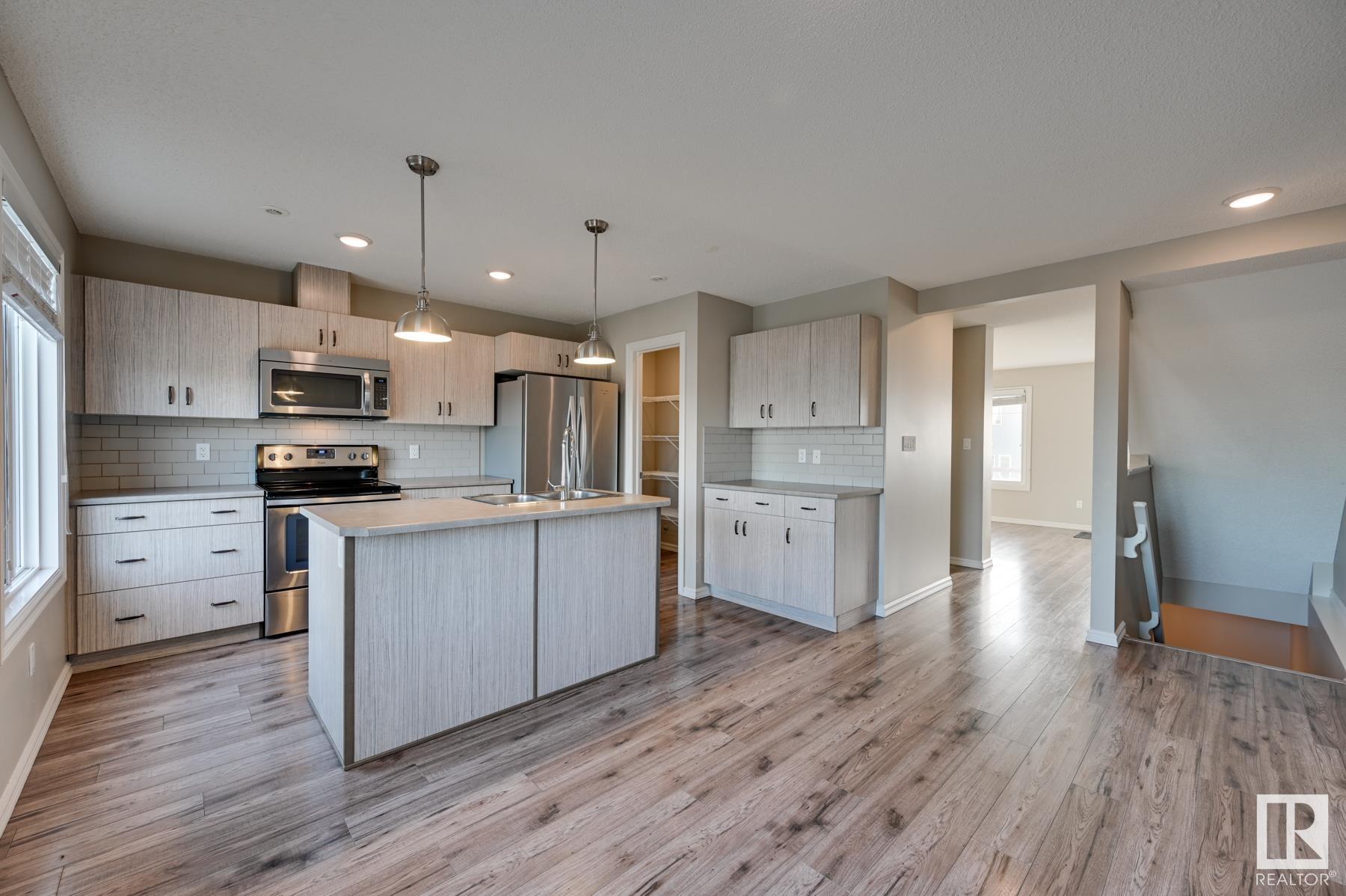      #2 2215 24 ST NW , Edmonton,  ,T6T 1A6 ;  Listing Number: MLS E4418644