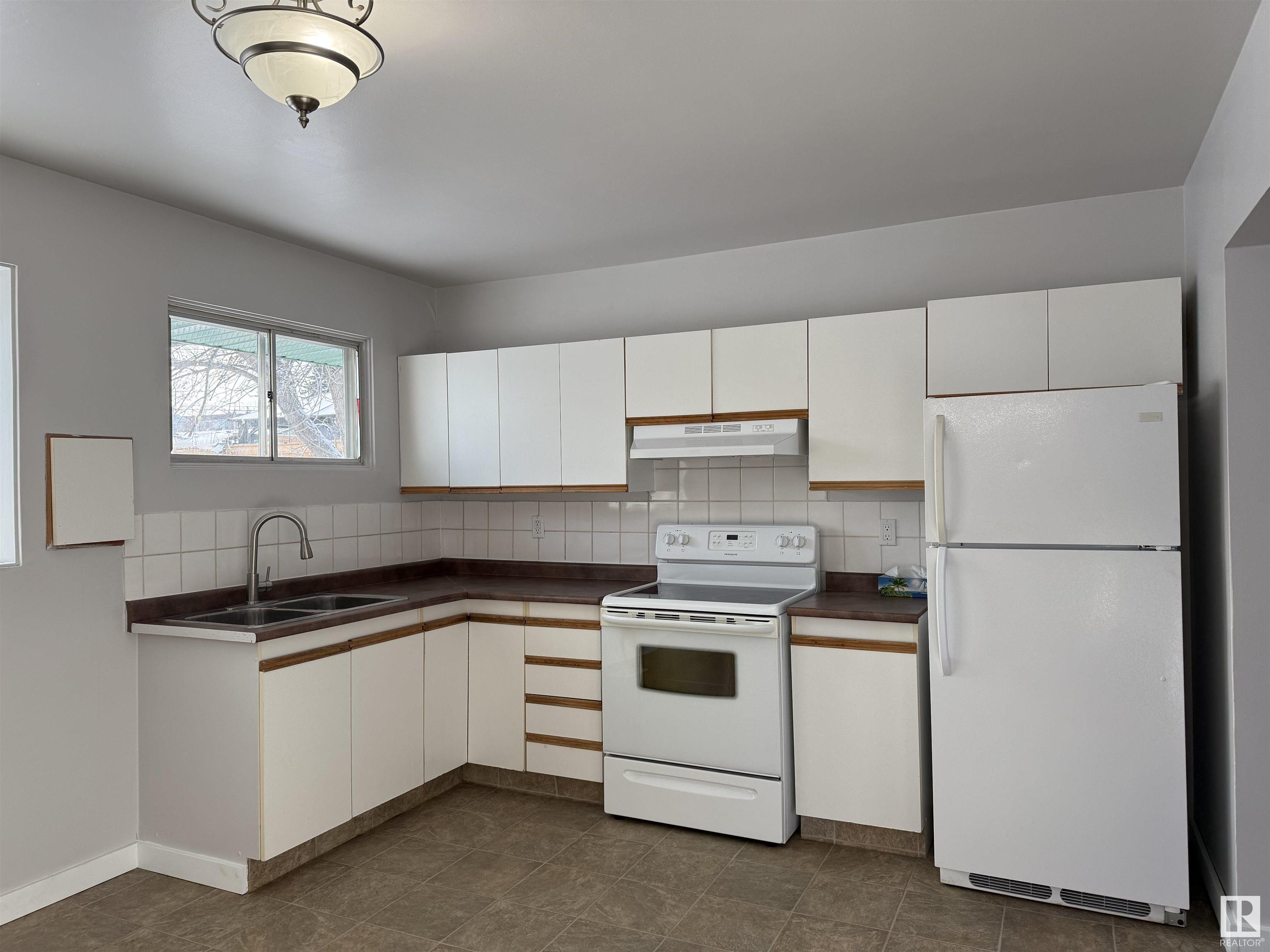      4809 51 AV , Drayton Valley,  ,T7A 1E1 ;  Listing Number: MLS E4418647