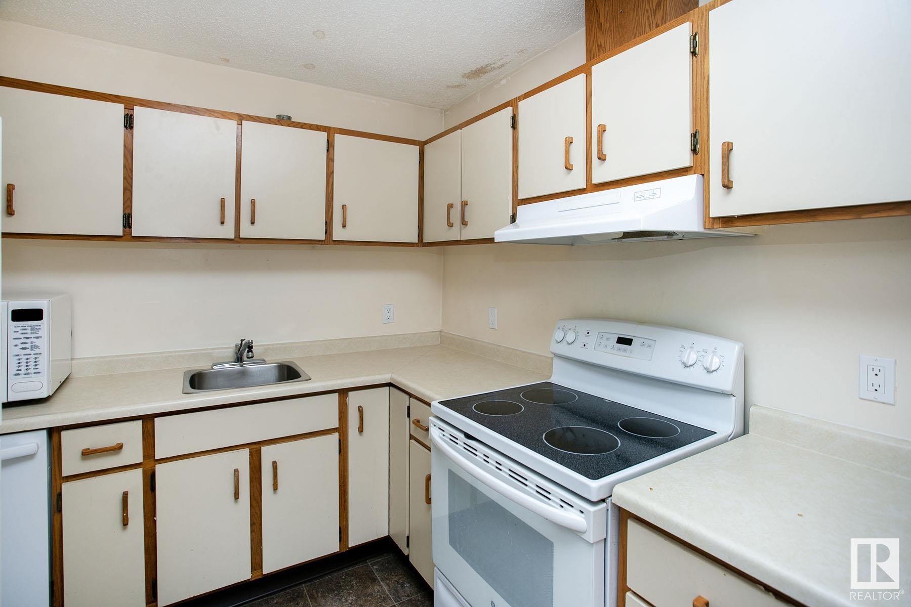      #106 9854 88 AV NW , Edmonton,  ,T6E 2R3 ;  Listing Number: MLS E4418688