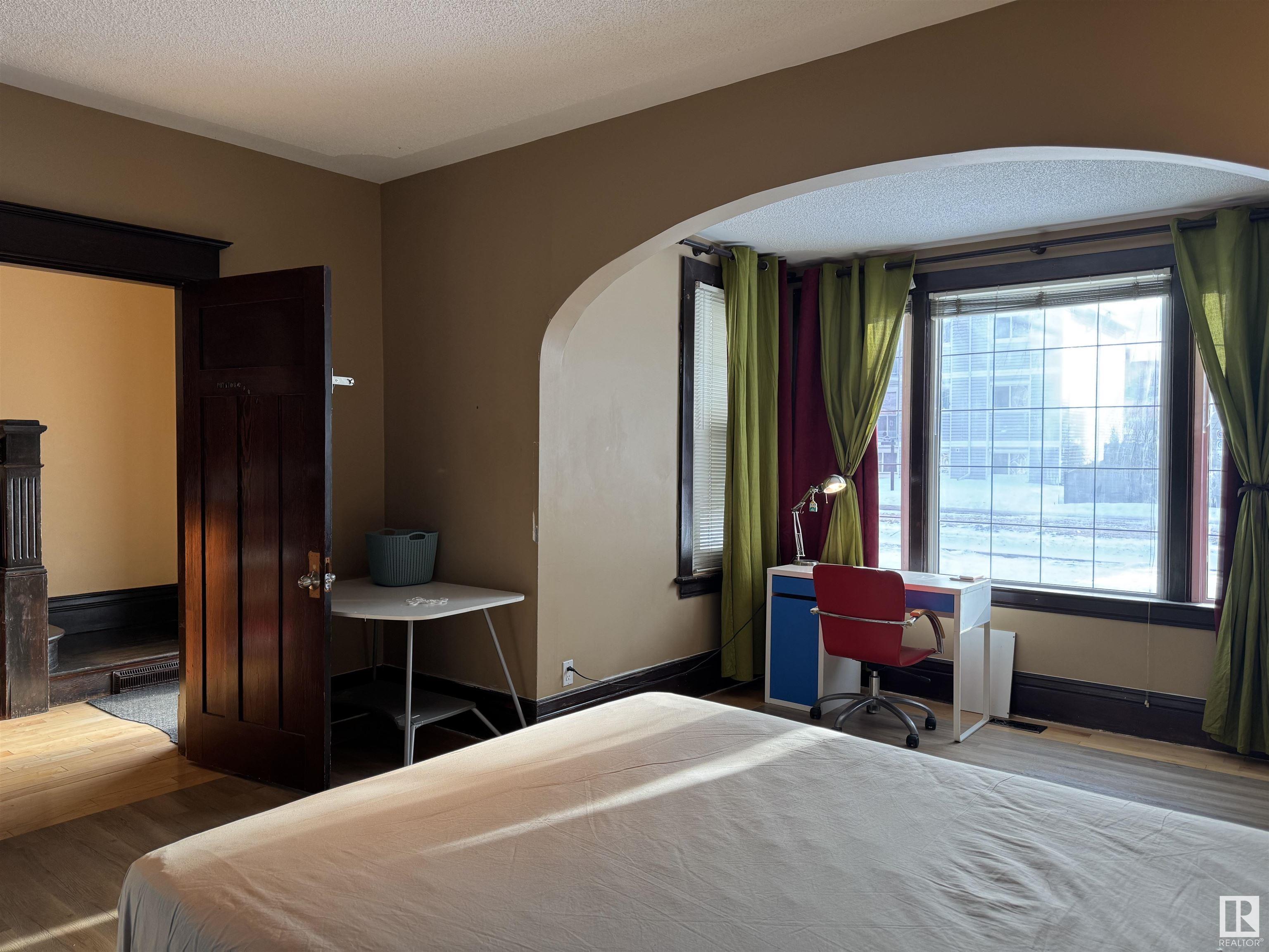      10824 83 AV NW , Edmonton,  ,T6E 2E7 ;  Listing Number: MLS E4418697