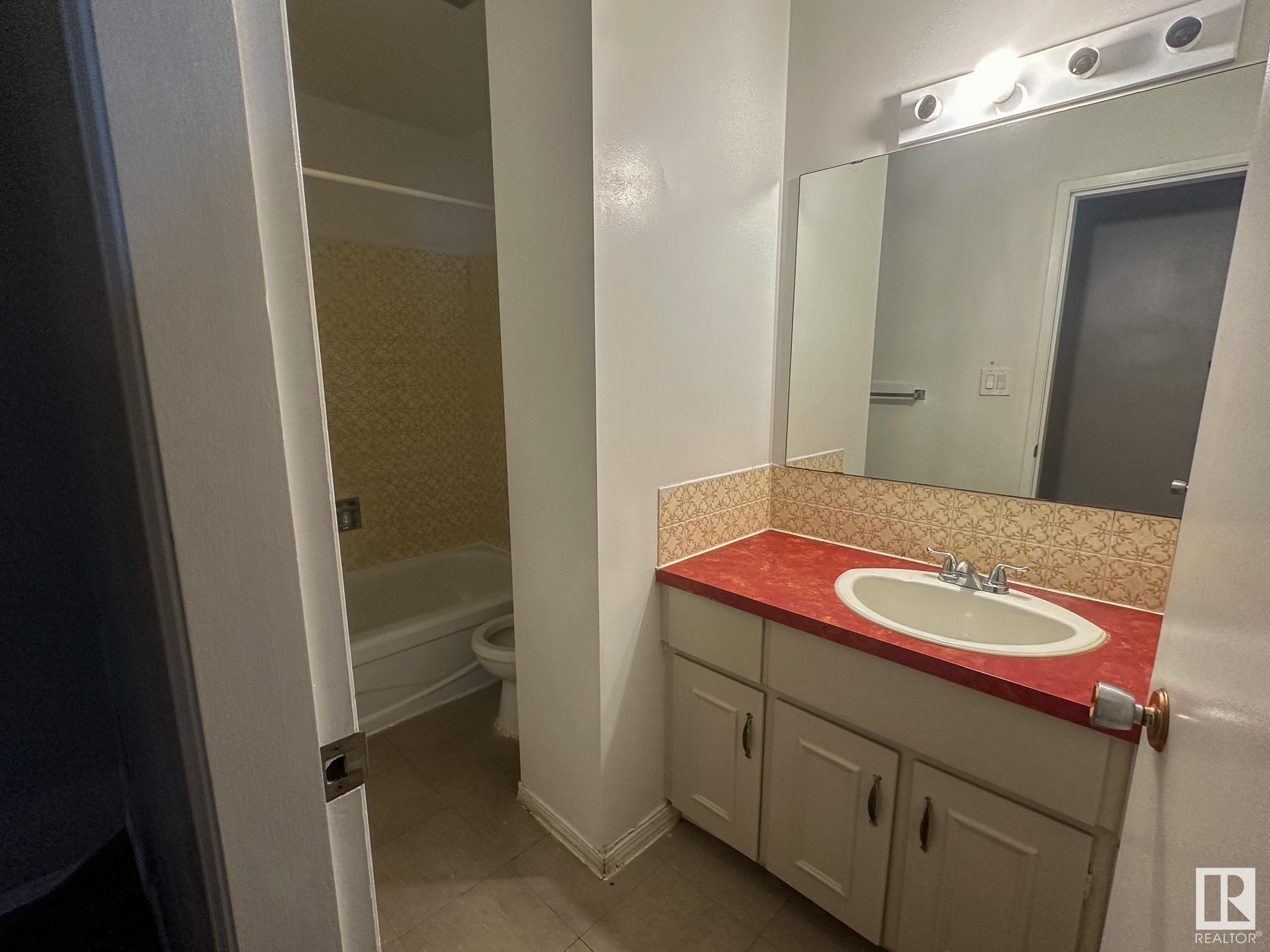      8205 115 AV NW , Edmonton,  ,T5B 4P1 ;  Listing Number: MLS E4418711