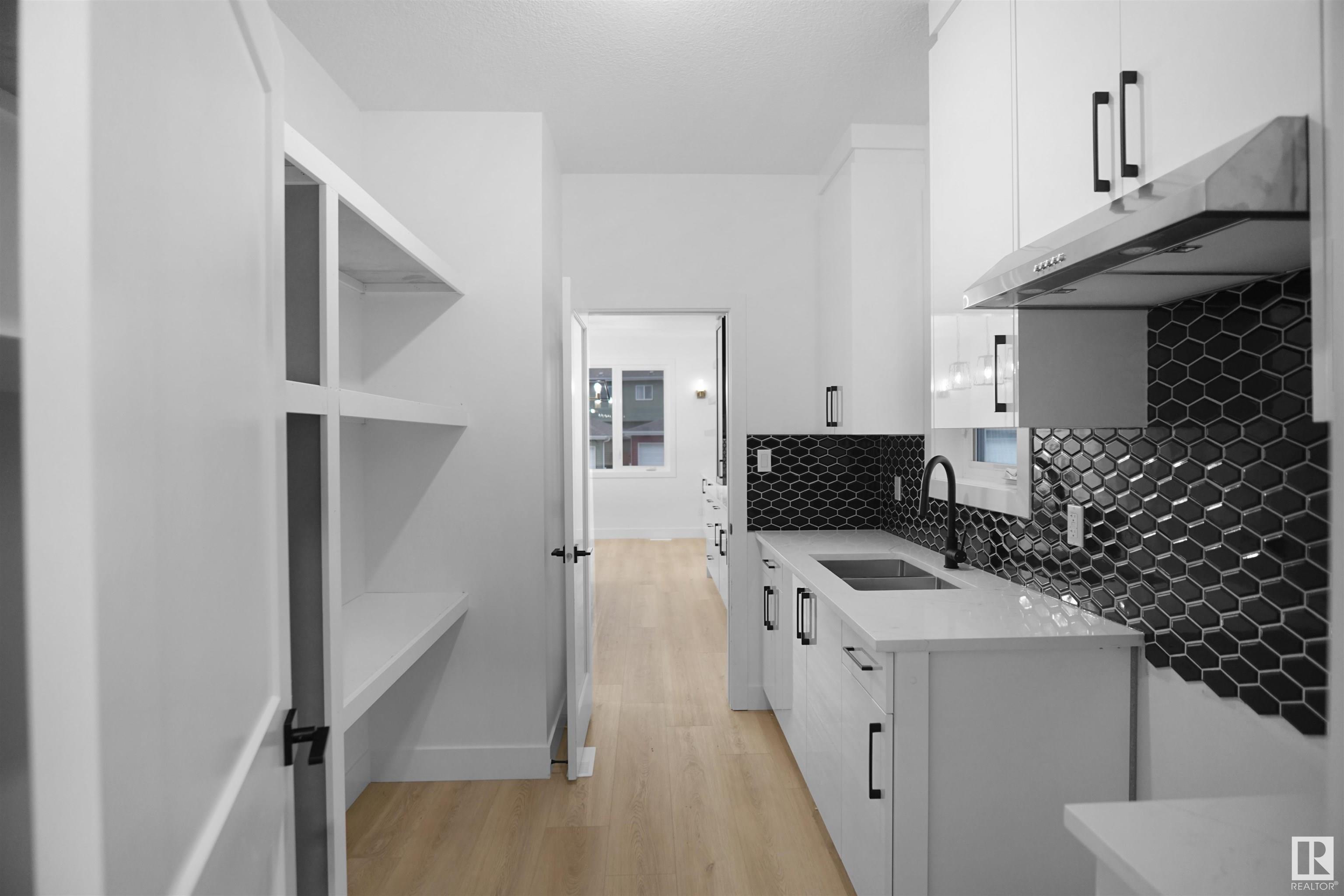      715 30 AV NW , Edmonton,  ,T6T 2V3 ;  Listing Number: MLS E4418726