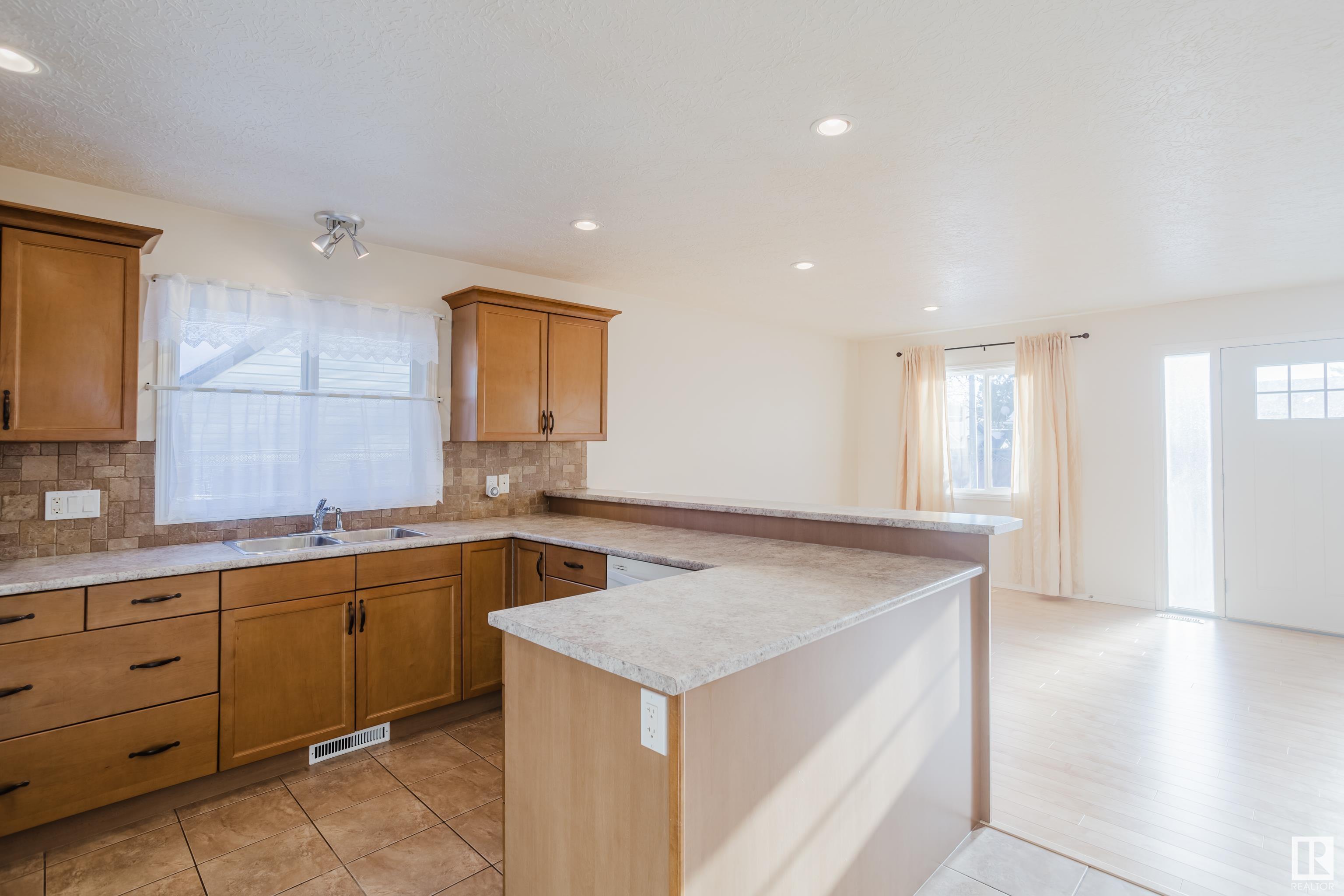      9530 122 AV NW , Edmonton,  ,T5G 0T6 ;  Listing Number: MLS E4418812
