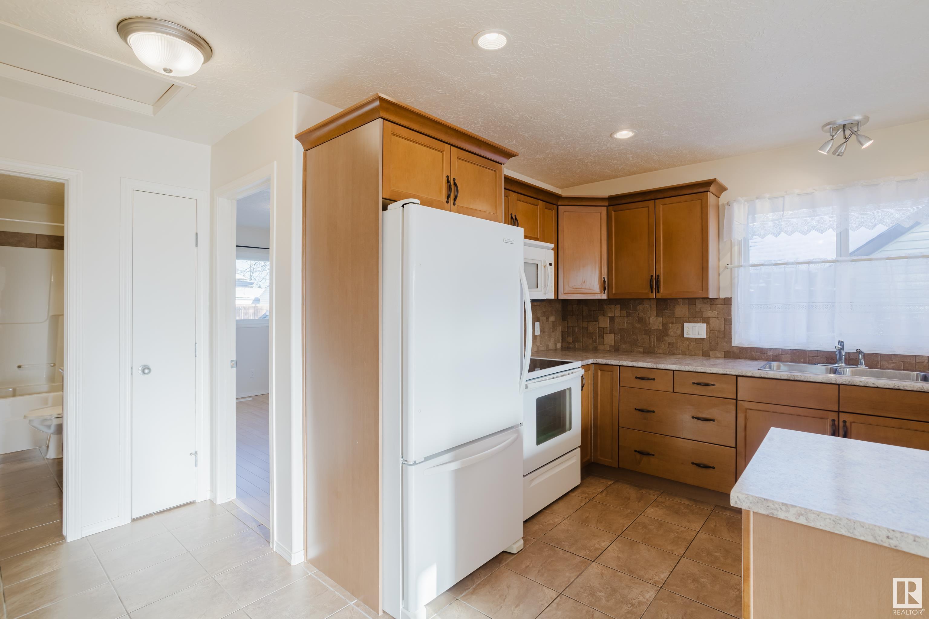      9530 122 AV NW , Edmonton,  ,T5G 0T6 ;  Listing Number: MLS E4418812