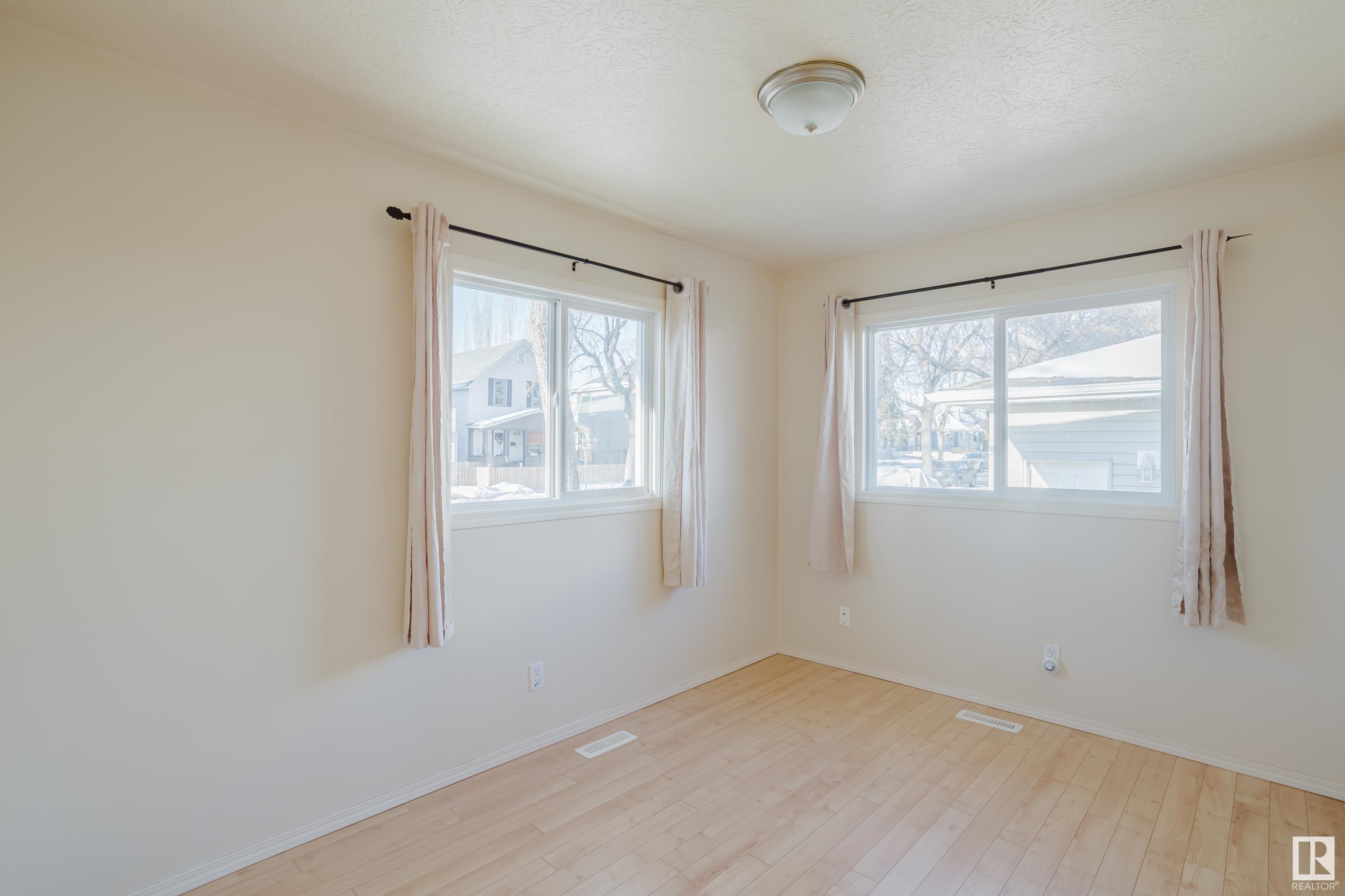      9530 122 AV NW , Edmonton,  ,T5G 0T6 ;  Listing Number: MLS E4418812