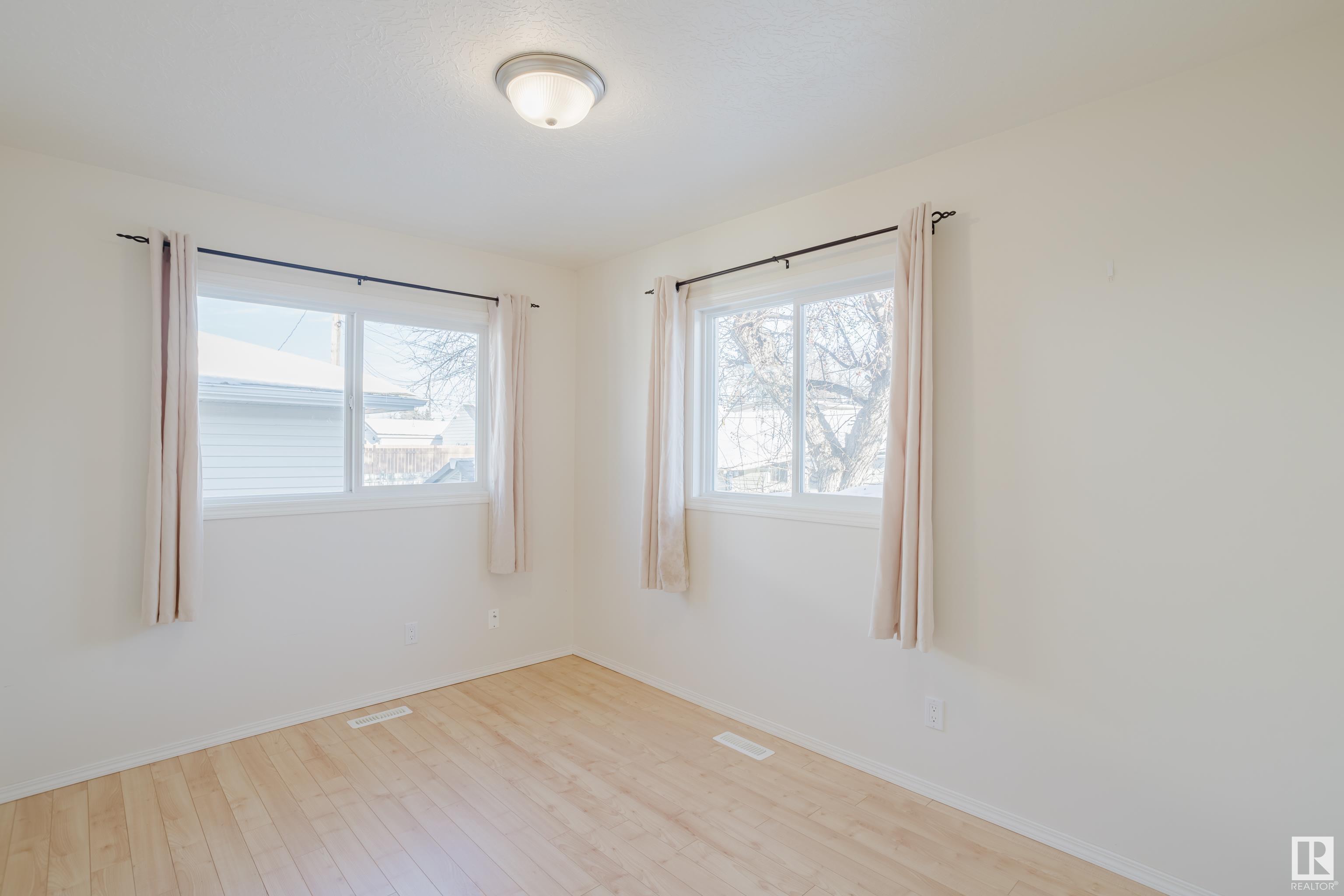      9530 122 AV NW , Edmonton,  ,T5G 0T6 ;  Listing Number: MLS E4418812