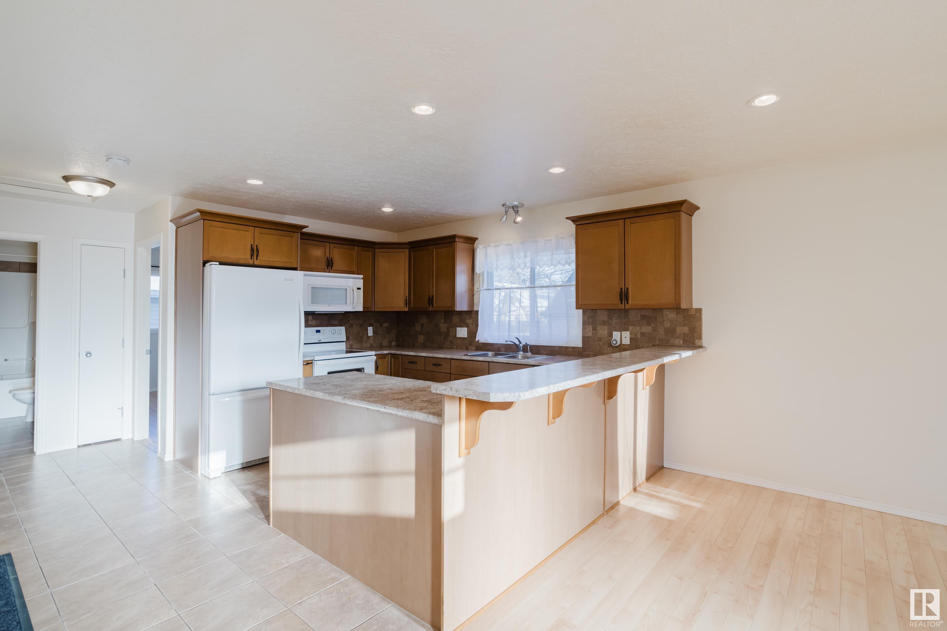      9530 122 AV NW , Edmonton,  ,T5G 0T6 ;  Listing Number: MLS E4418812