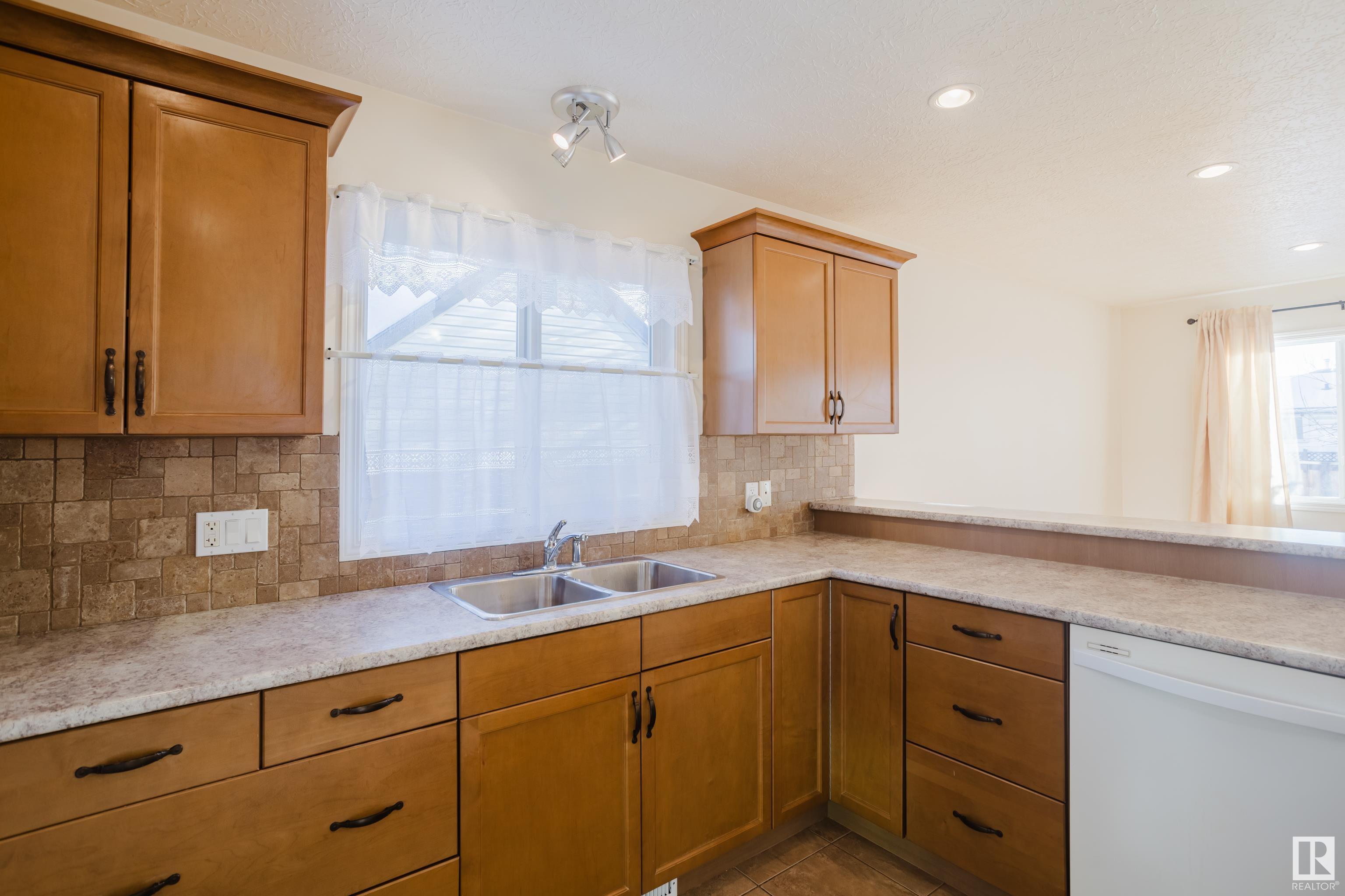      9530 122 AV NW , Edmonton,  ,T5G 0T6 ;  Listing Number: MLS E4418812
