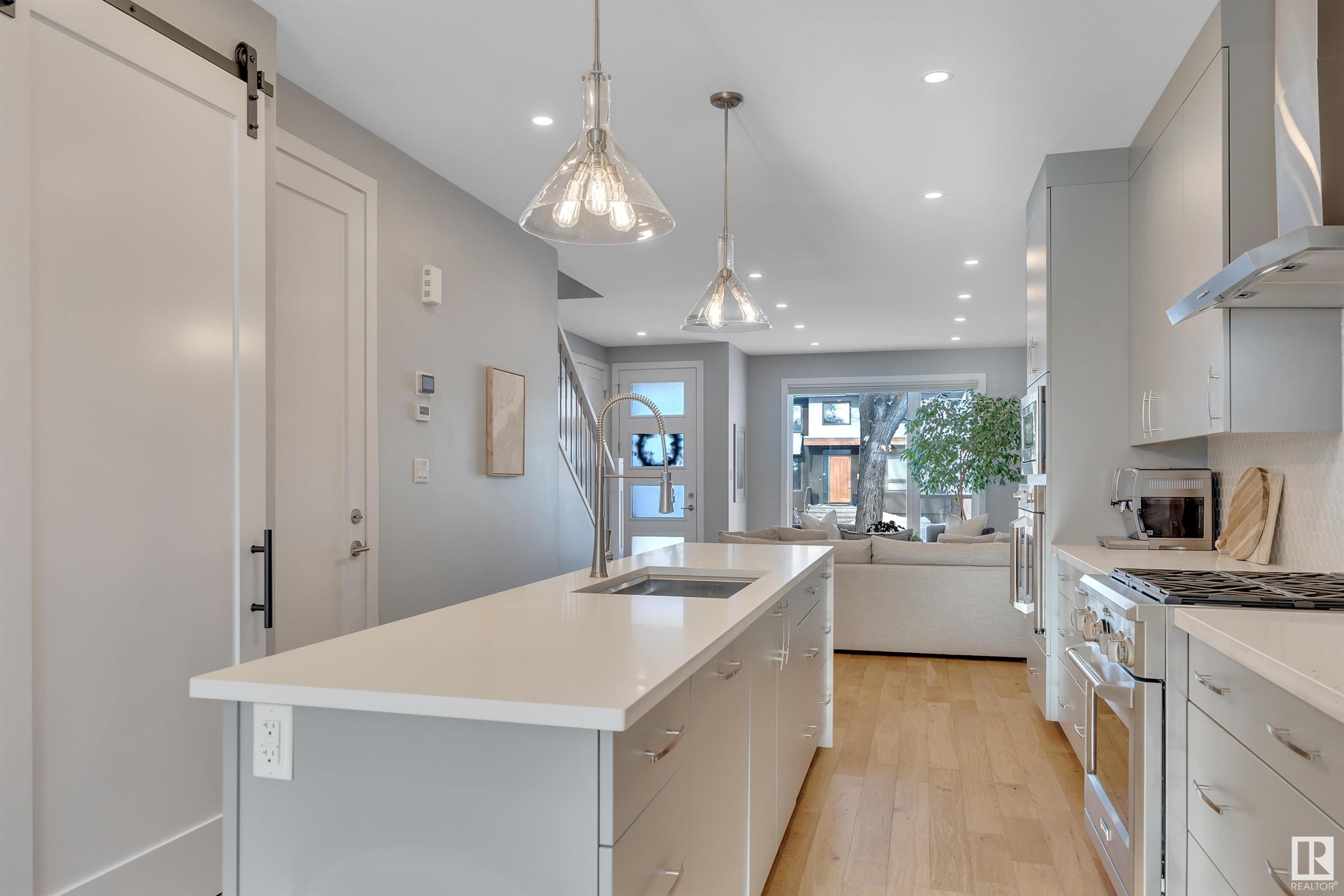      9511 70 AV NW , Edmonton,  ,T6E 0T9 ;  Listing Number: MLS E4418822