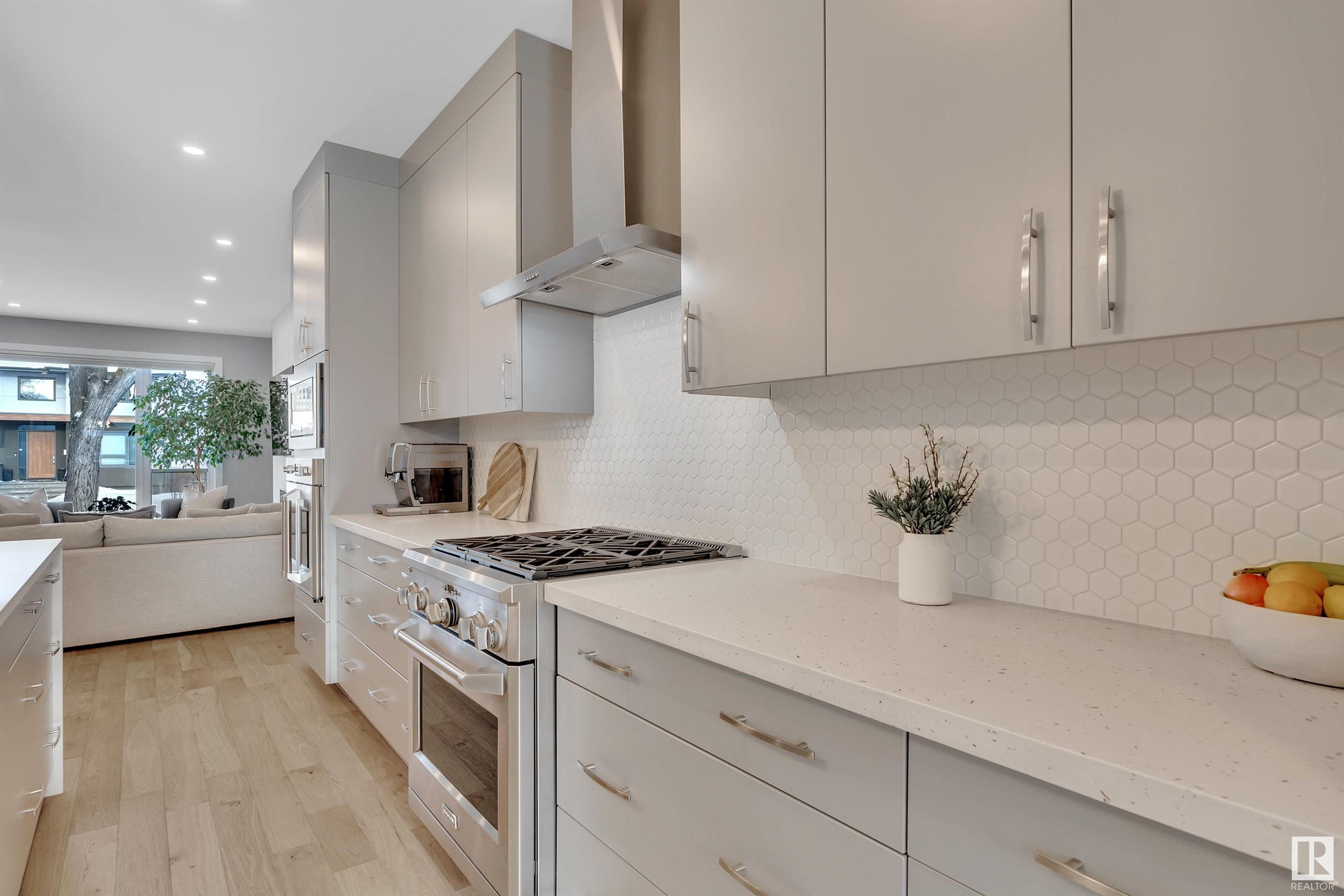      9511 70 AV NW , Edmonton,  ,T6E 0T9 ;  Listing Number: MLS E4418822
