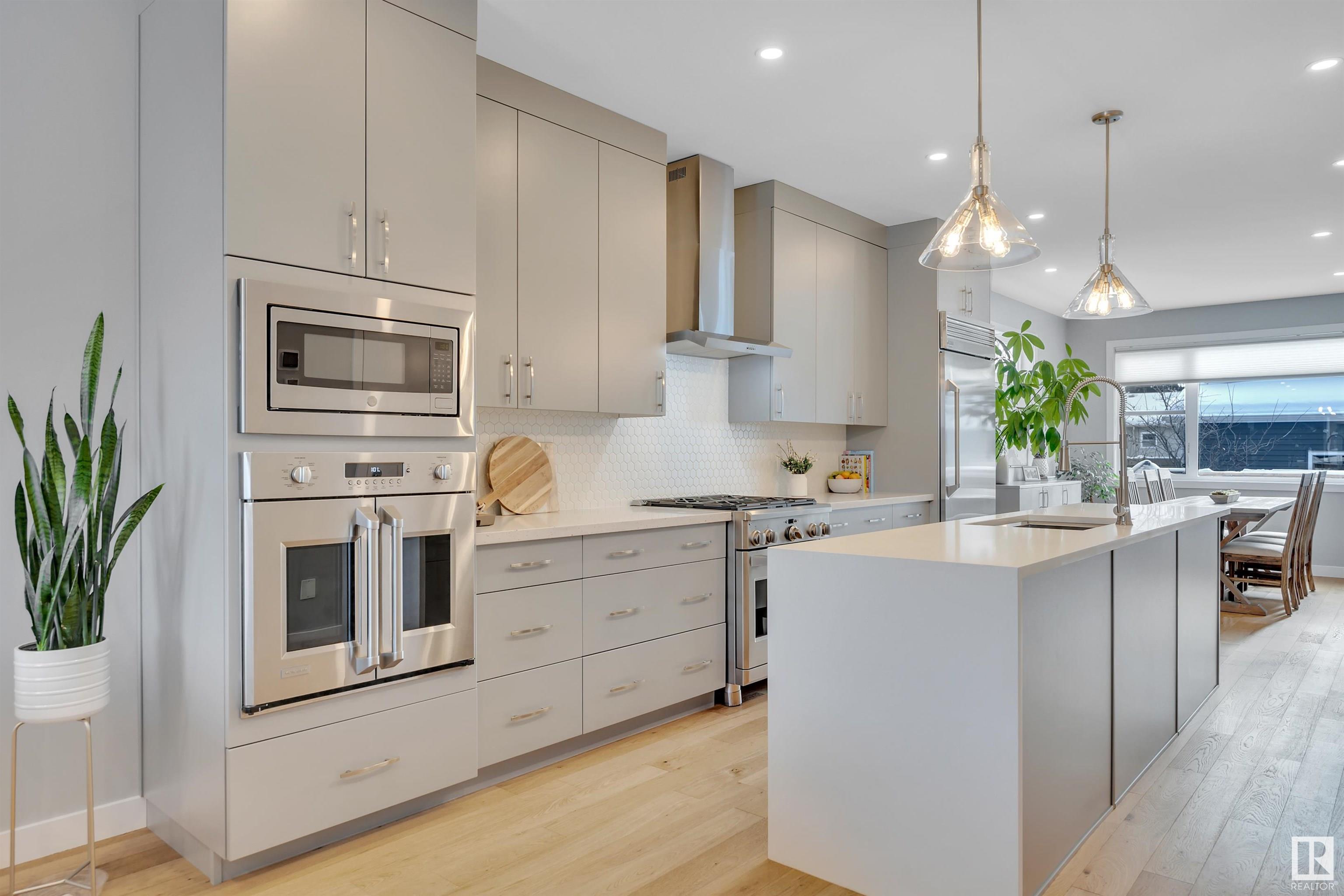      9511 70 AV NW , Edmonton,  ,T6E 0T9 ;  Listing Number: MLS E4418822