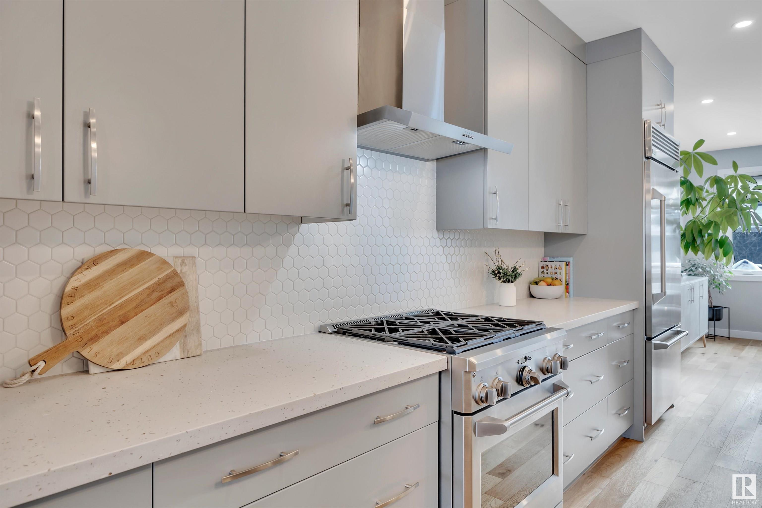      9511 70 AV NW , Edmonton,  ,T6E 0T9 ;  Listing Number: MLS E4418822