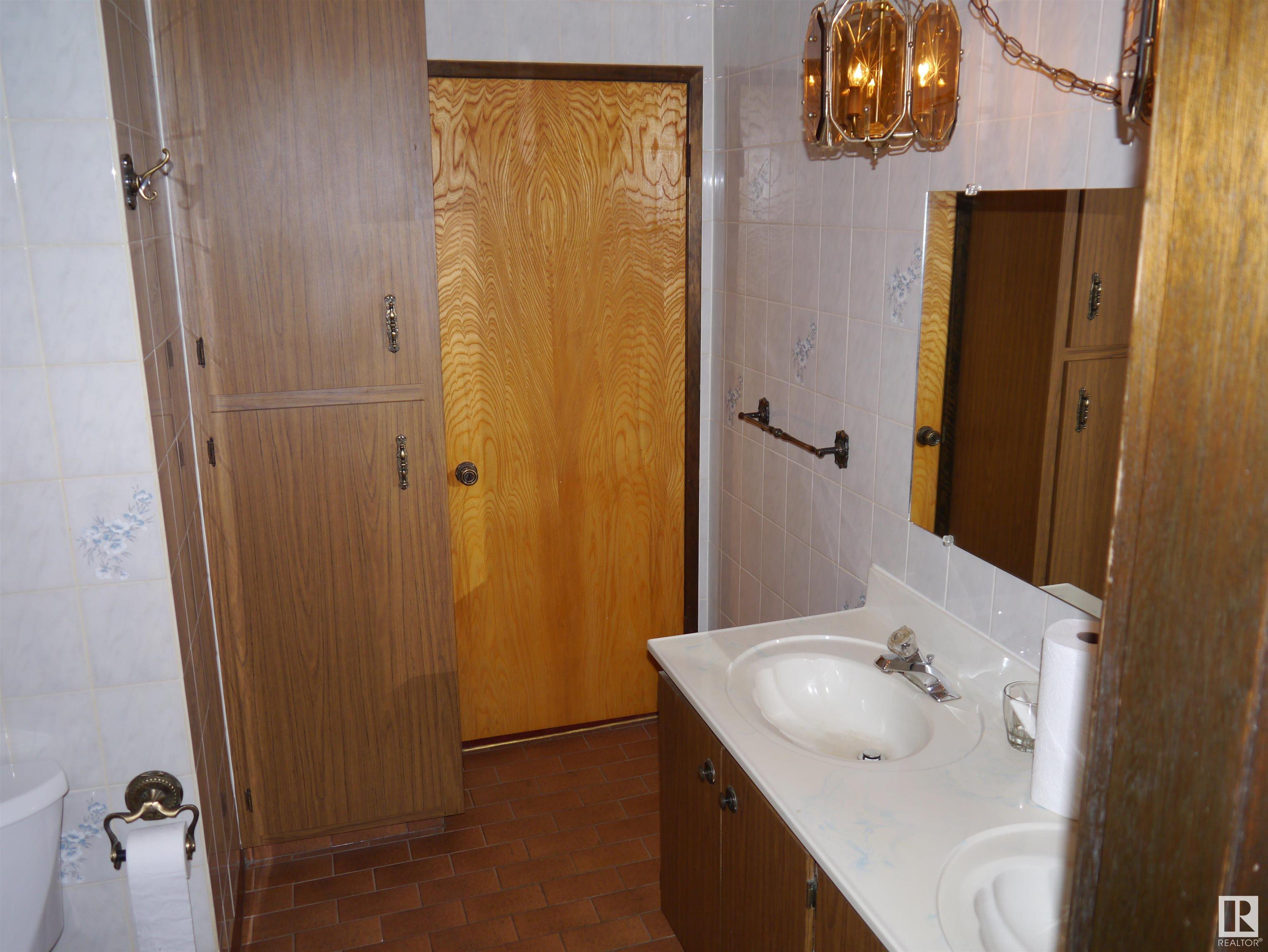      4907 &amp; 4911 47th AV , Stony Plain,  ,T7Z 1L7 ;  Listing Number: MLS E4418841