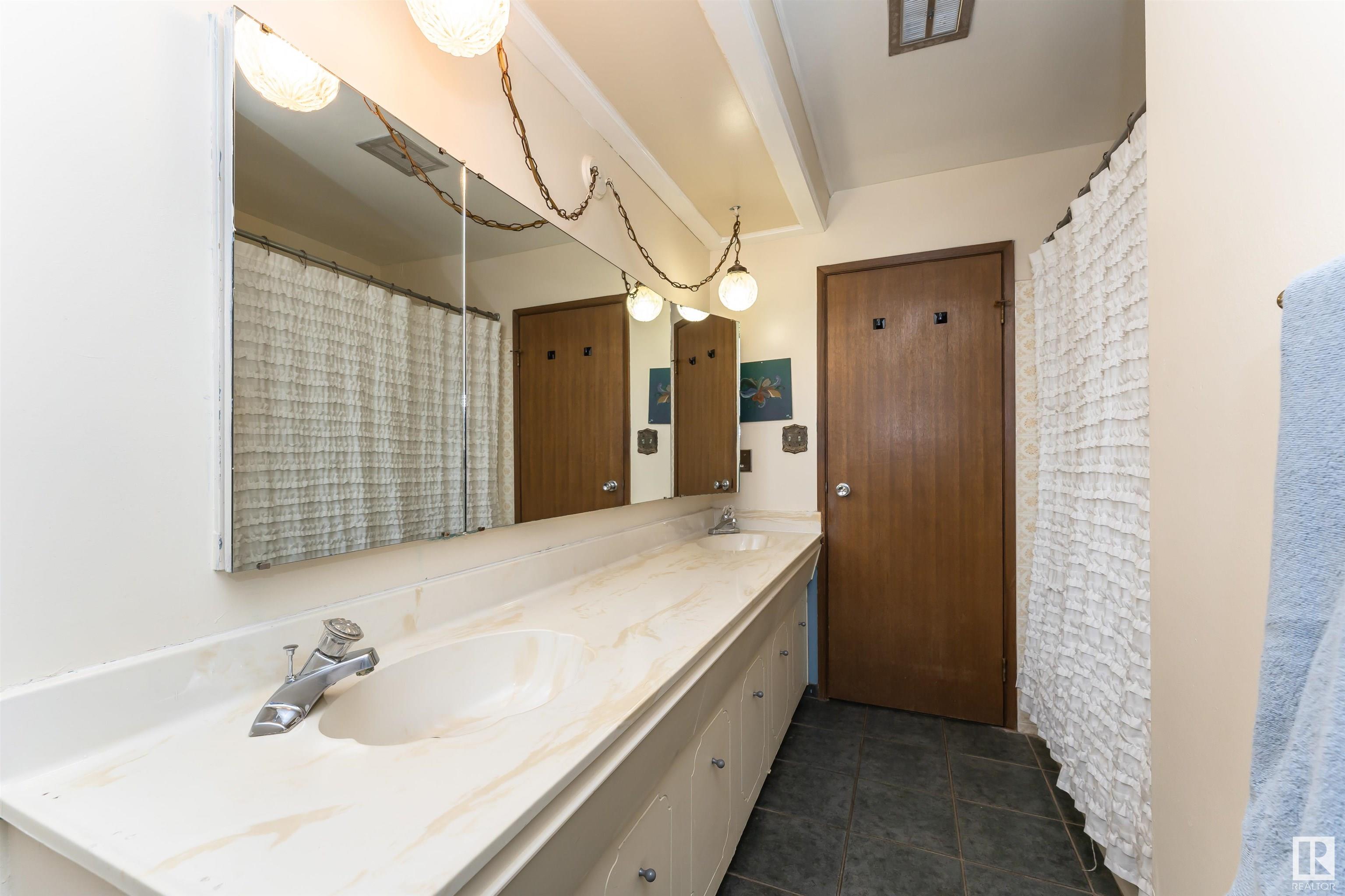      3110 115 ST NW , Edmonton,  ,T6J 3H8 ;  Listing Number: MLS E4418843