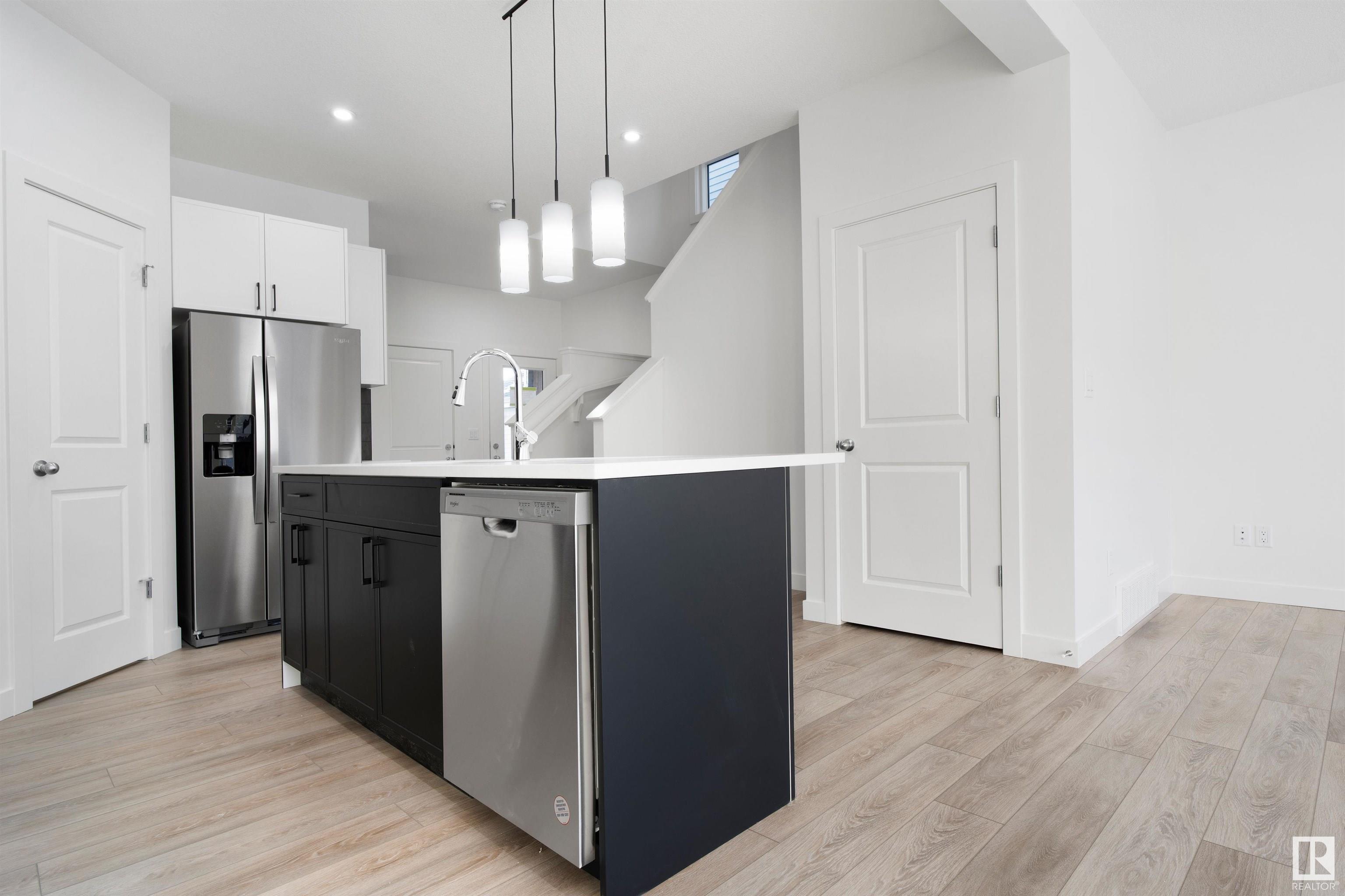      410 28 ST SW , Edmonton,  ,T6X 3E8 ;  Listing Number: MLS E4418844