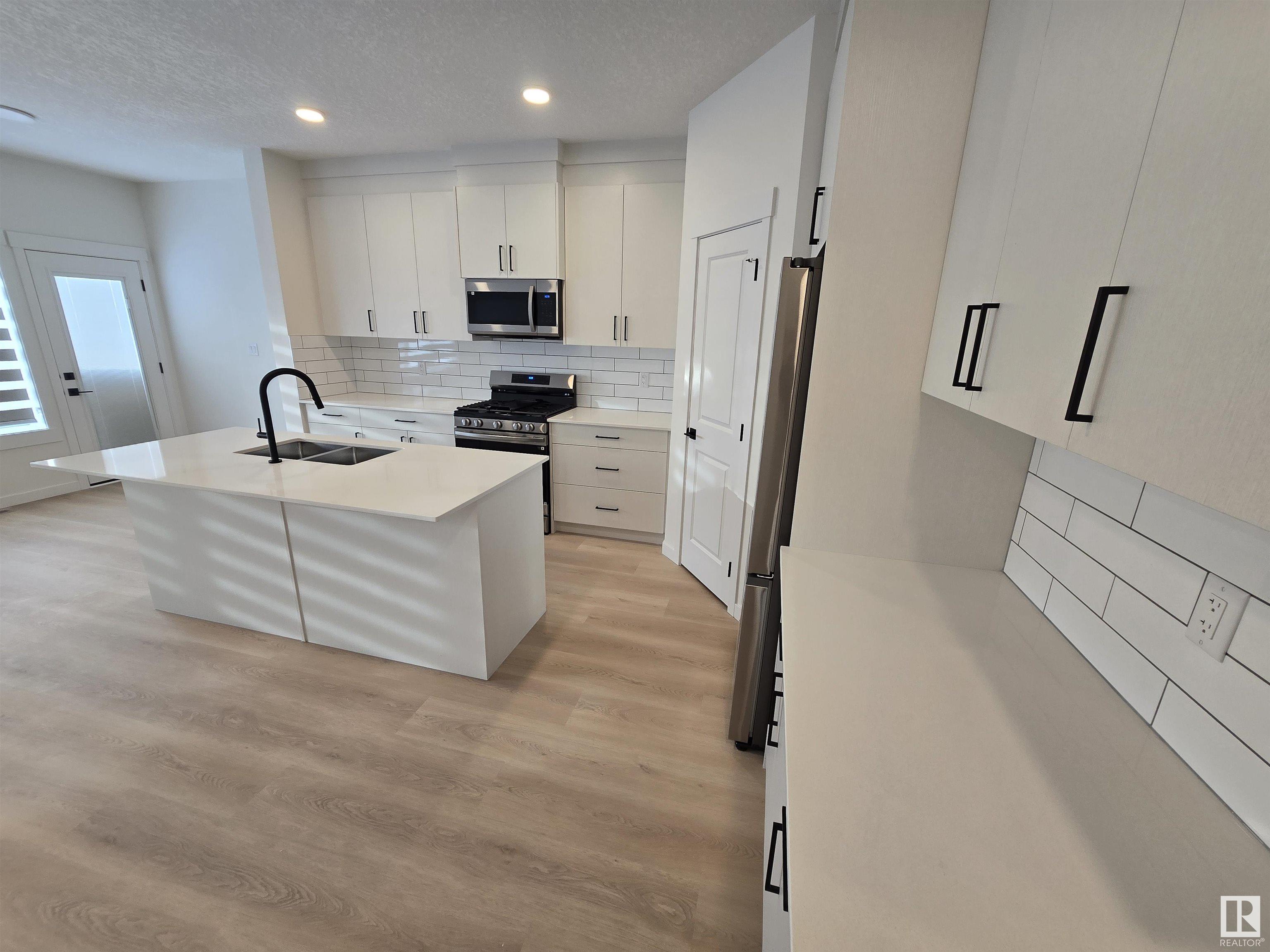     725 Pyipwat CM SW SW , Edmonton,  ,T6W 5K8 ;  Listing Number: MLS E4418853