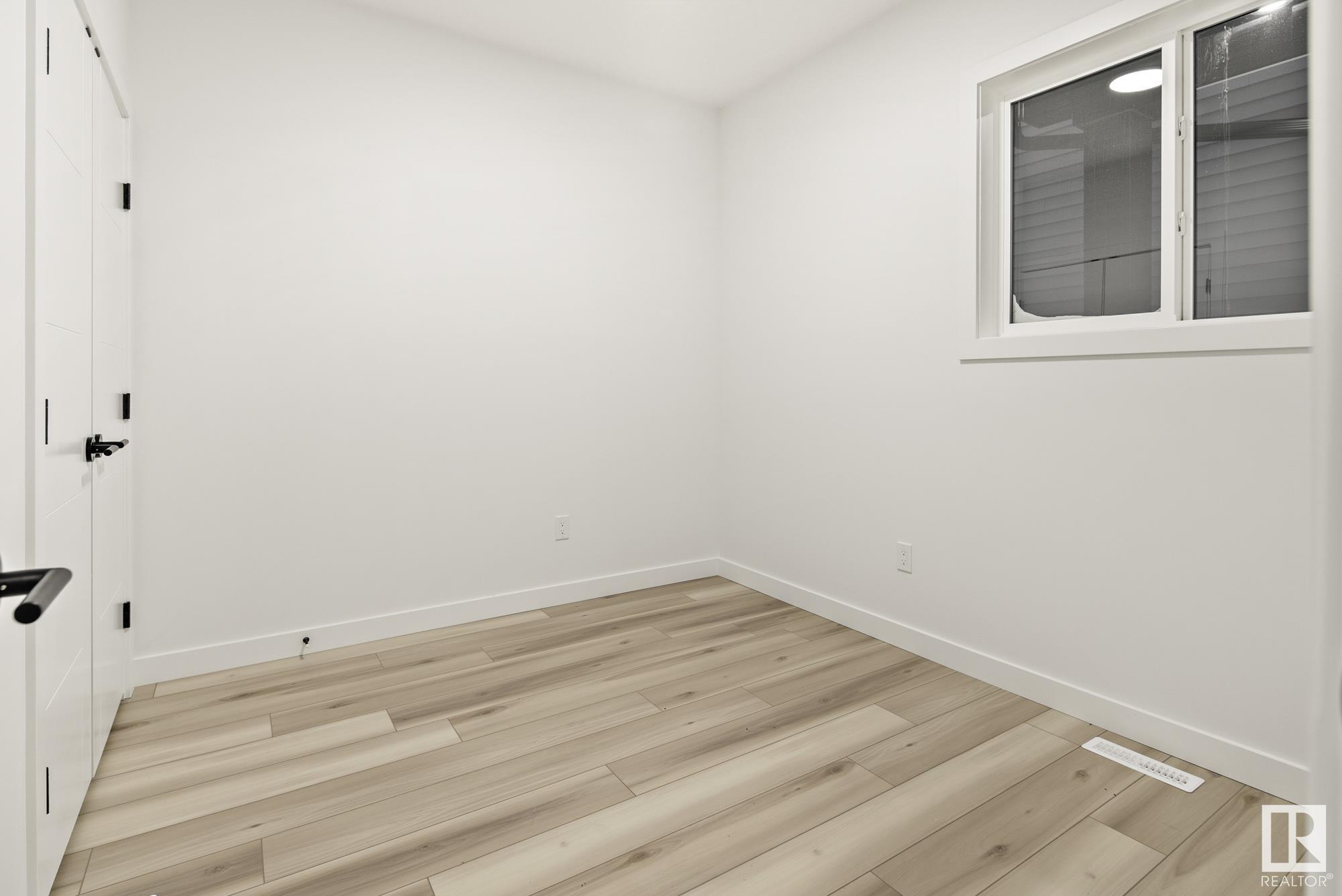      1323 14 AV NW , Edmonton,  ,T6T 2W1 ;  Listing Number: MLS E4418861