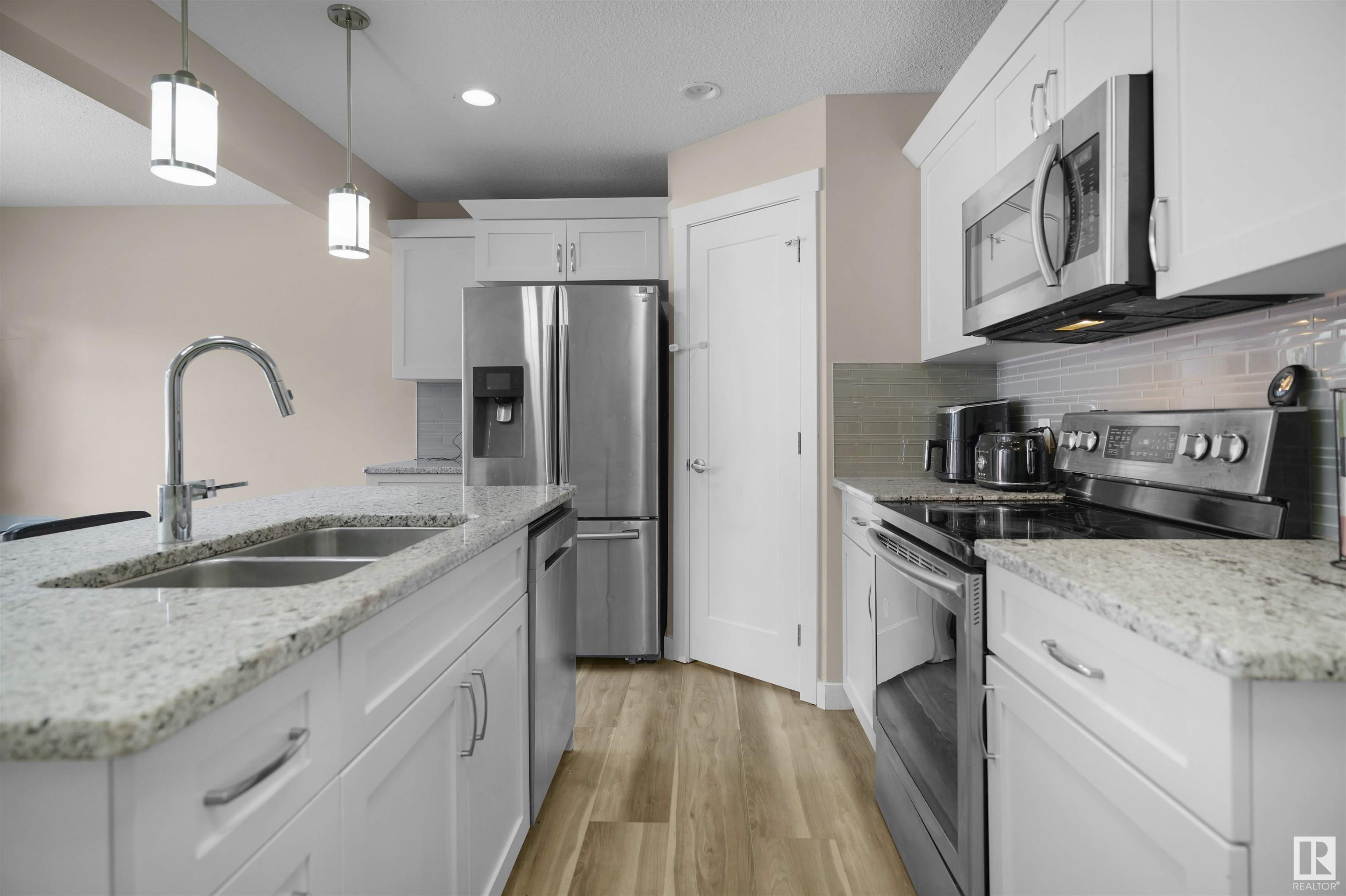      1720 167 Street SW SW , Edmonton,  ,T6W 3C5 ;  Listing Number: MLS E4418874