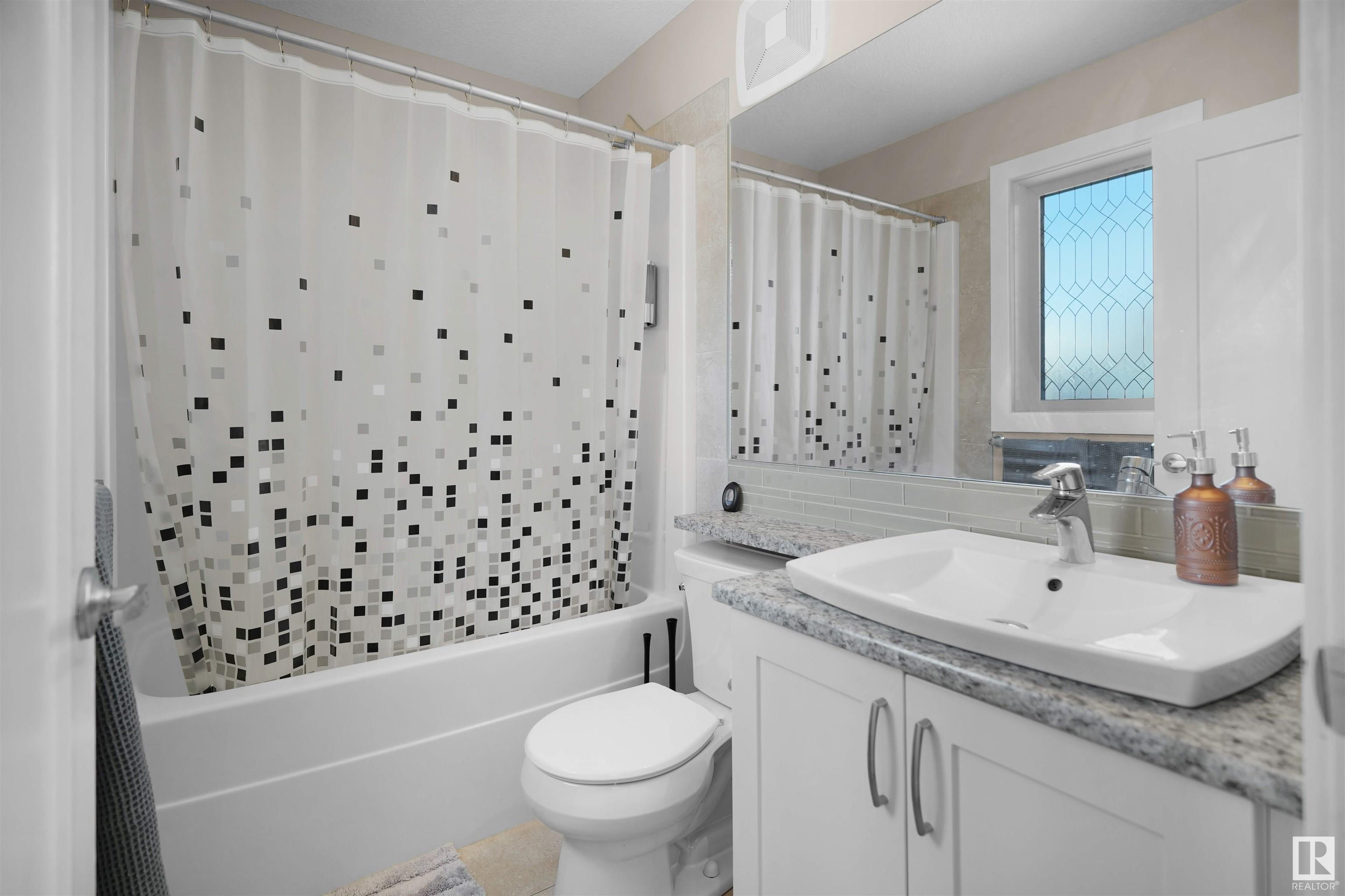      1720 167 Street SW SW , Edmonton,  ,T6W 3C5 ;  Listing Number: MLS E4418874