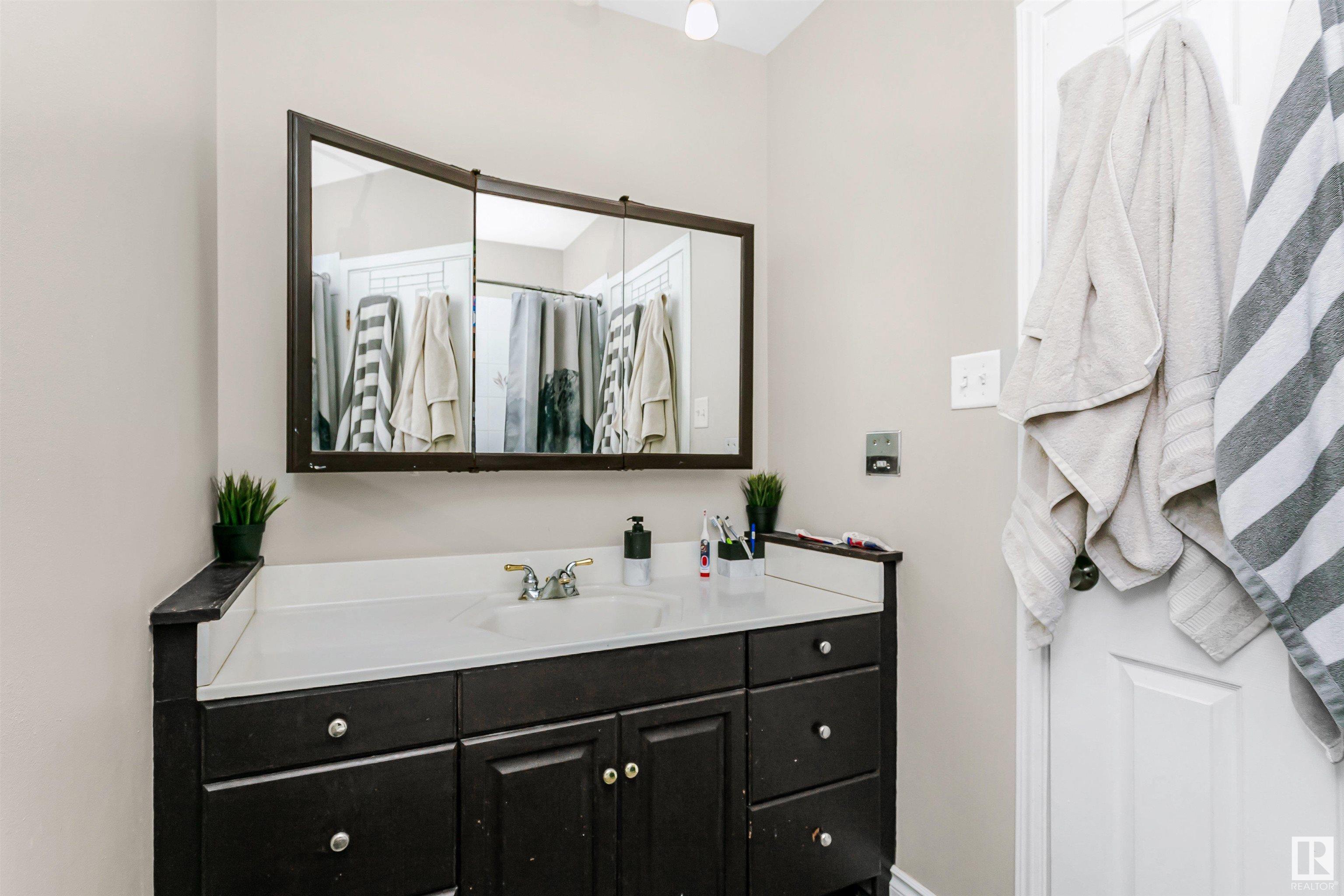      7027 138 AV NW , Edmonton,  ,T5C 2L9 ;  Listing Number: MLS E4418878