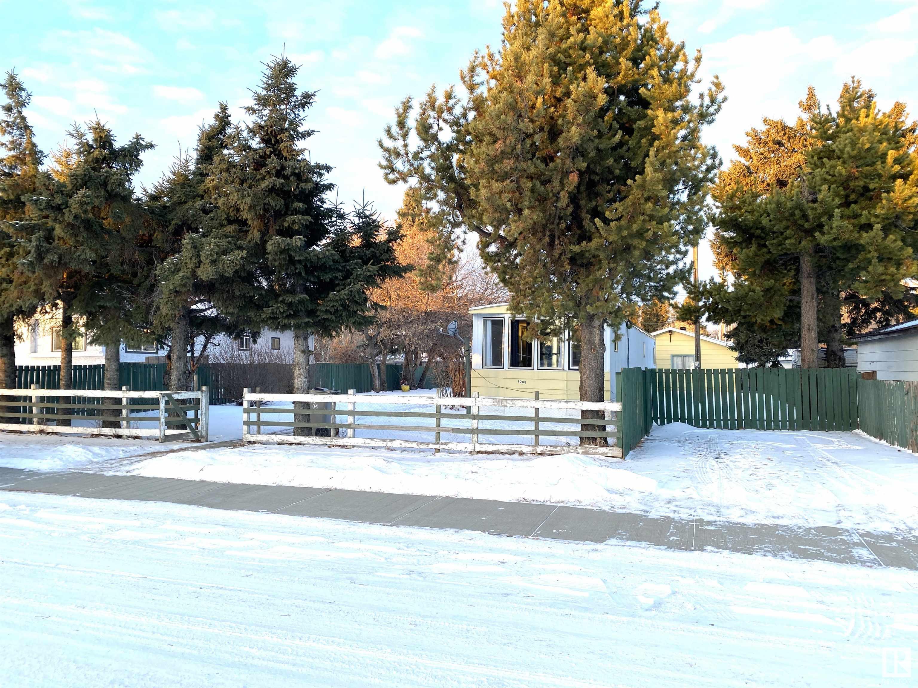      5208 47 ST , Warburg,  ,T0C 2T0 ;  Listing Number: MLS E4418879