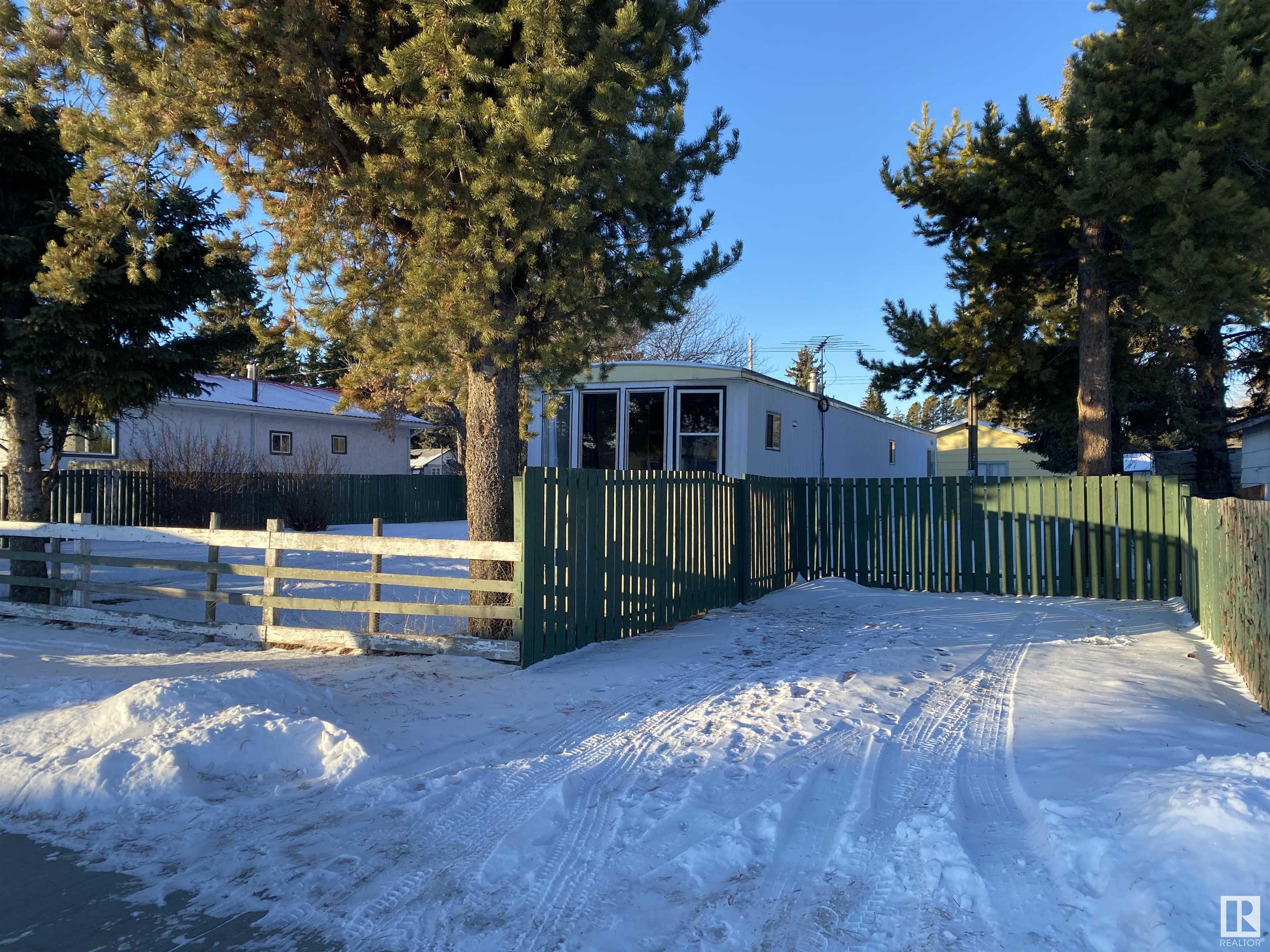      5208 47 ST , Warburg,  ,T0C 2T0 ;  Listing Number: MLS E4418879