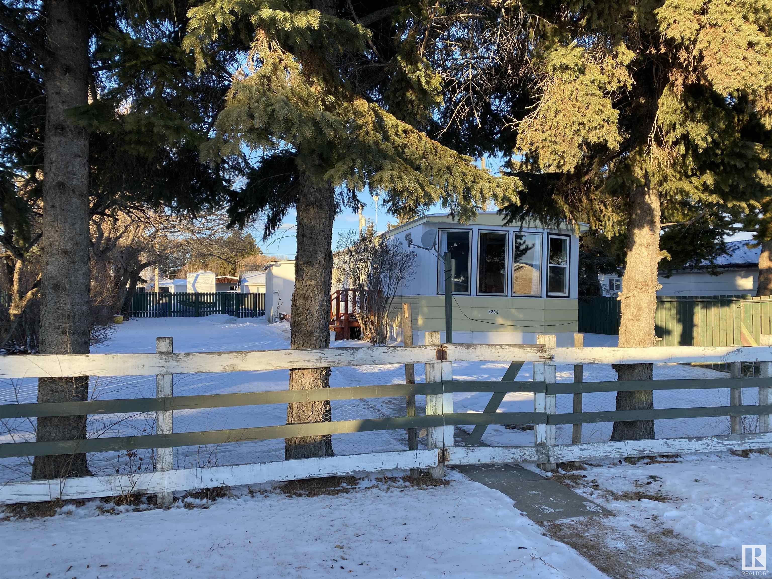      5208 47 ST , Warburg,  ,T0C 2T0 ;  Listing Number: MLS E4418879