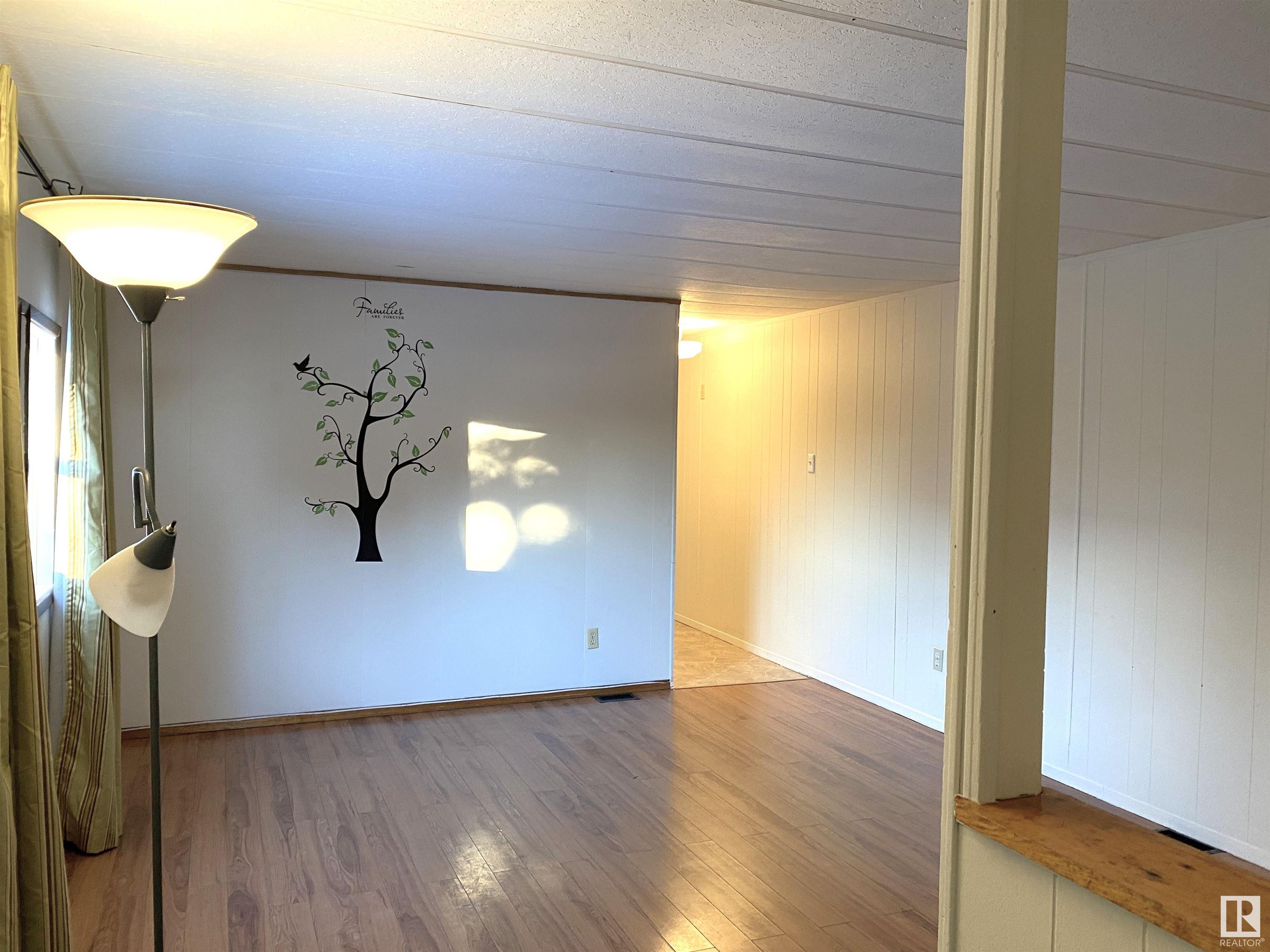      5208 47 ST , Warburg,  ,T0C 2T0 ;  Listing Number: MLS E4418879