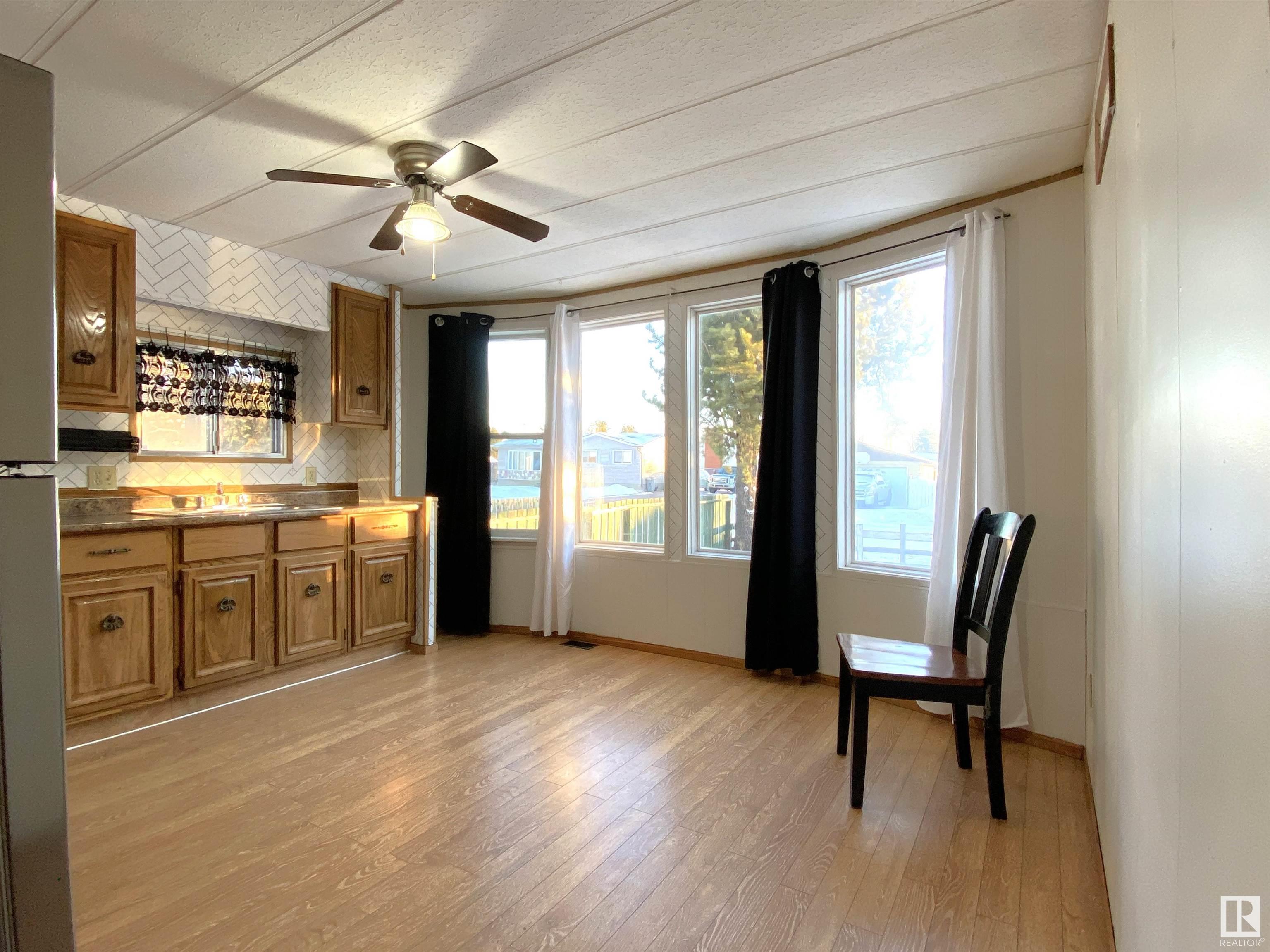      5208 47 ST , Warburg,  ,T0C 2T0 ;  Listing Number: MLS E4418879