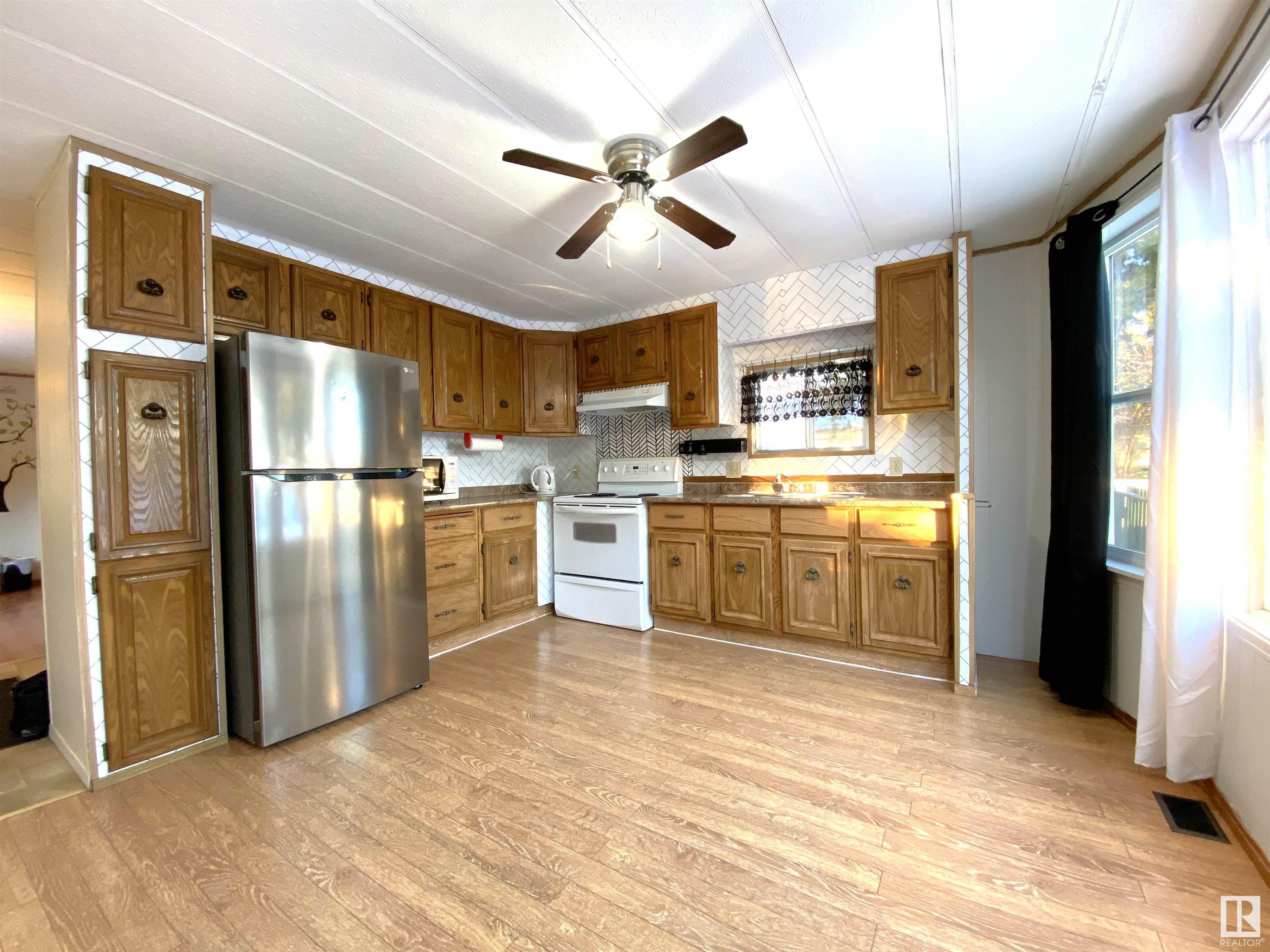      5208 47 ST , Warburg,  ,T0C 2T0 ;  Listing Number: MLS E4418879