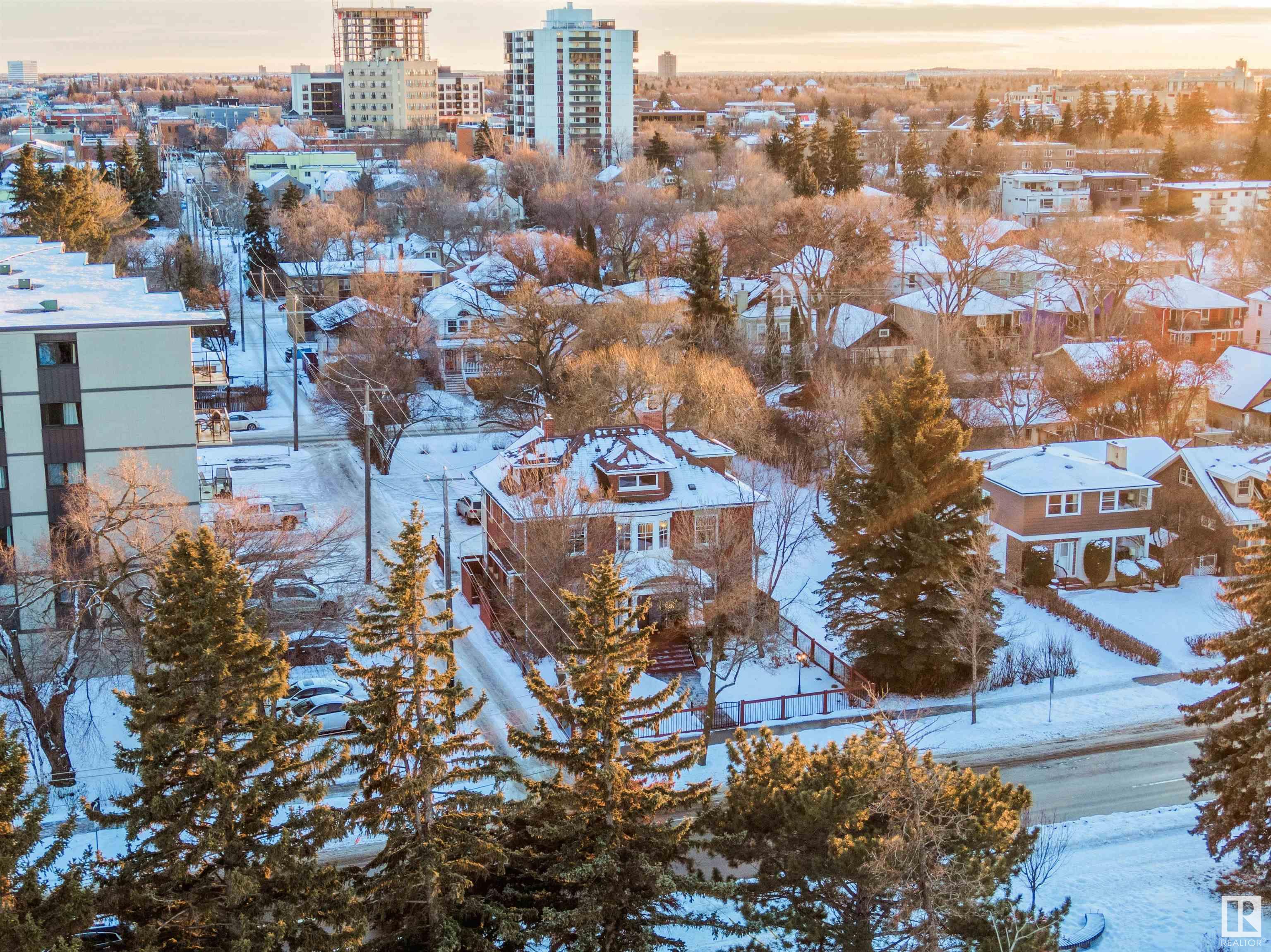 http://cdnparap120.paragonrels.com/ParagonImages/Property/p12/RAE/225331729/47/0/0/176f8b19d47ed68150d44f64646326cd/1/dcd014e0756ffb913d478d4e770a1318/225331729-1e96b5d1-4c8c-4f90-a52d-90a8871737d8.JPG