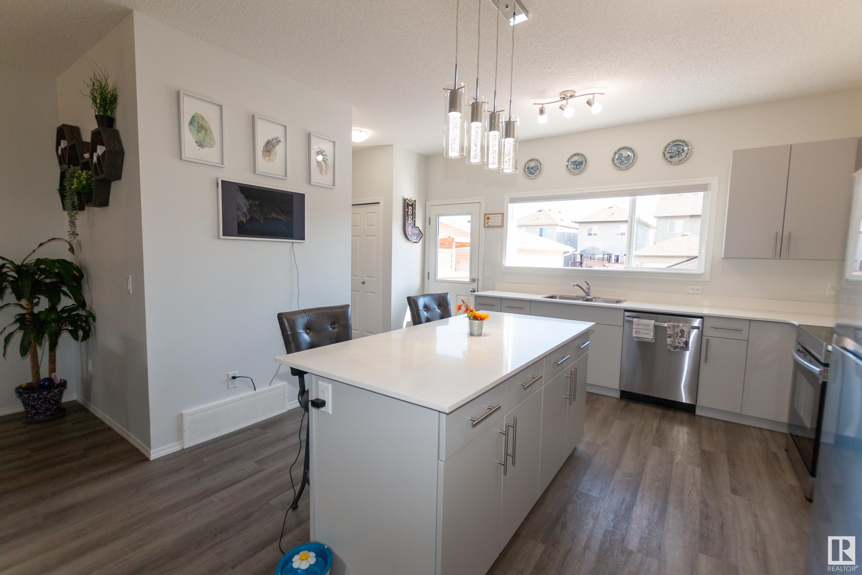      113 SENTRY WY , Sherwood Park,  ,T8H 1B1 ;  Listing Number: MLS E4418919