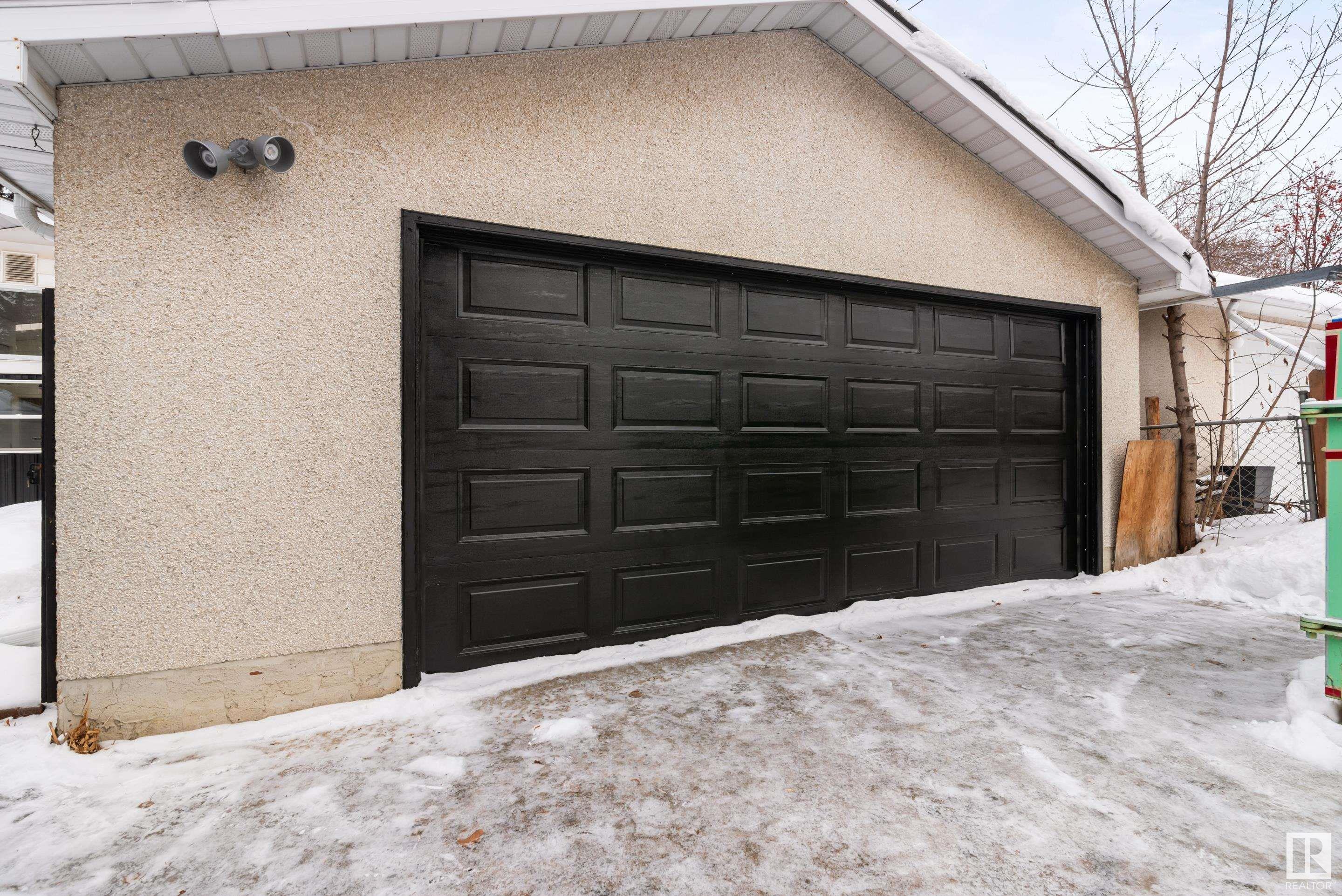      11131 39A AV NW , Edmonton,  ,T6J 0N6 ;  Listing Number: MLS E4419016