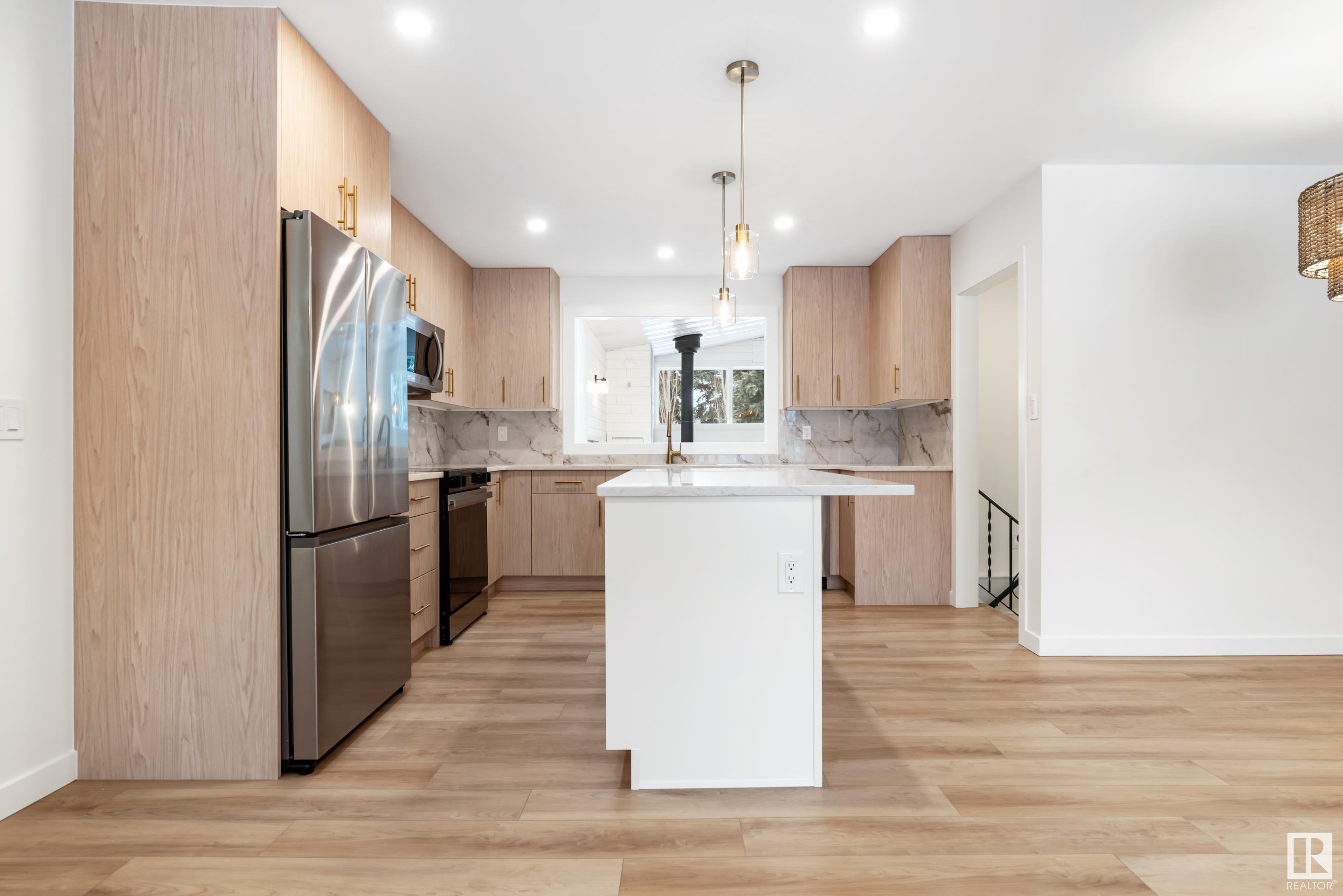      11131 39A AV NW , Edmonton,  ,T6J 0N6 ;  Listing Number: MLS E4419016
