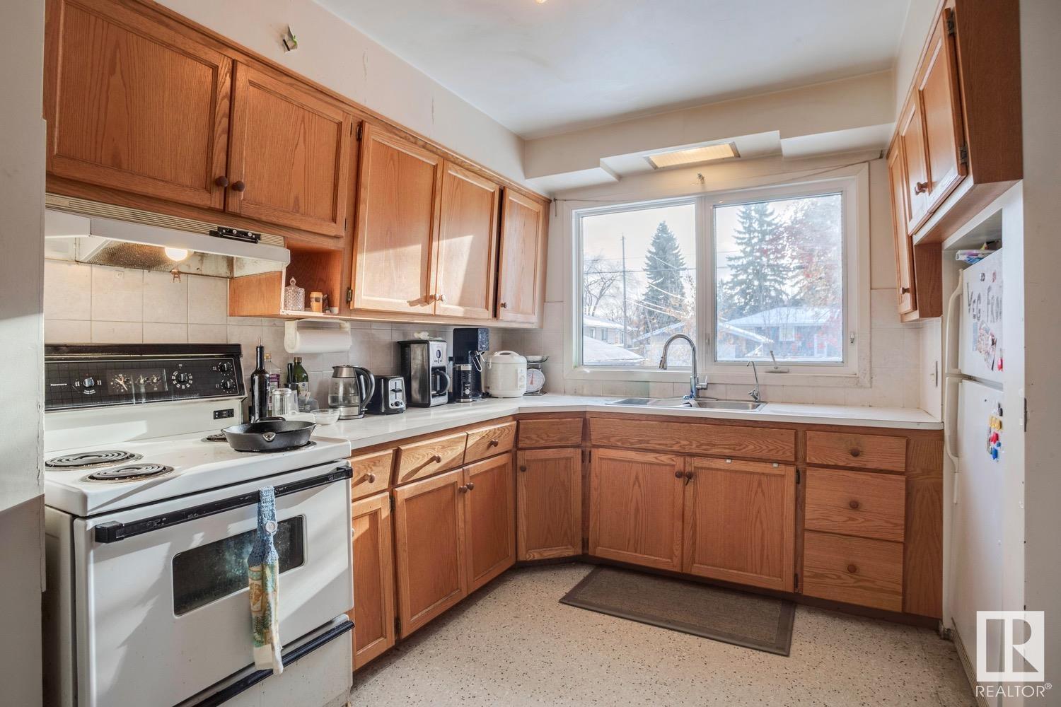      8739 STRATHEARN CR NW , Edmonton,  ,T6C 4C5 ;  Listing Number: MLS E4419038