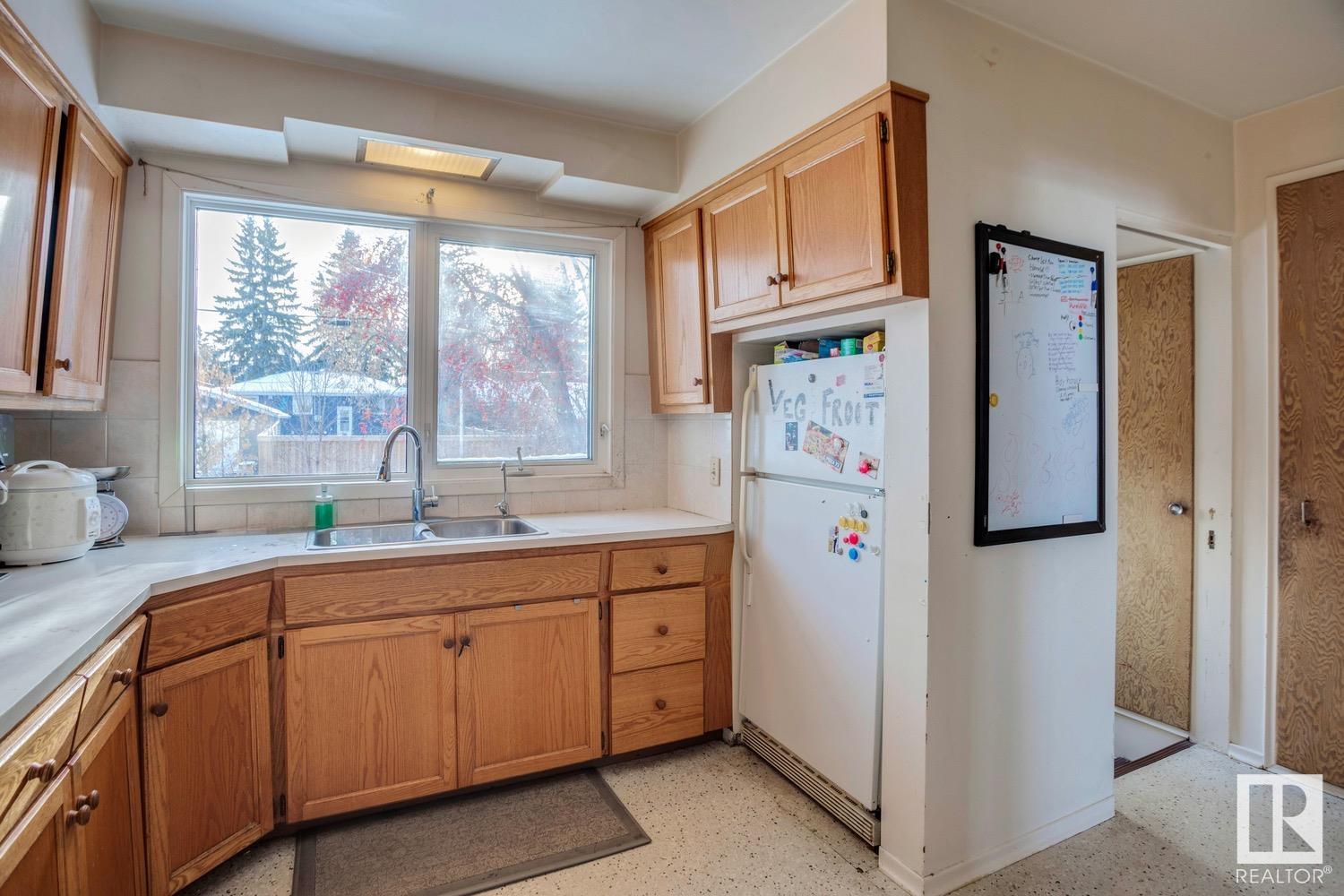      8739 STRATHEARN CR NW , Edmonton,  ,T6C 4C5 ;  Listing Number: MLS E4419038