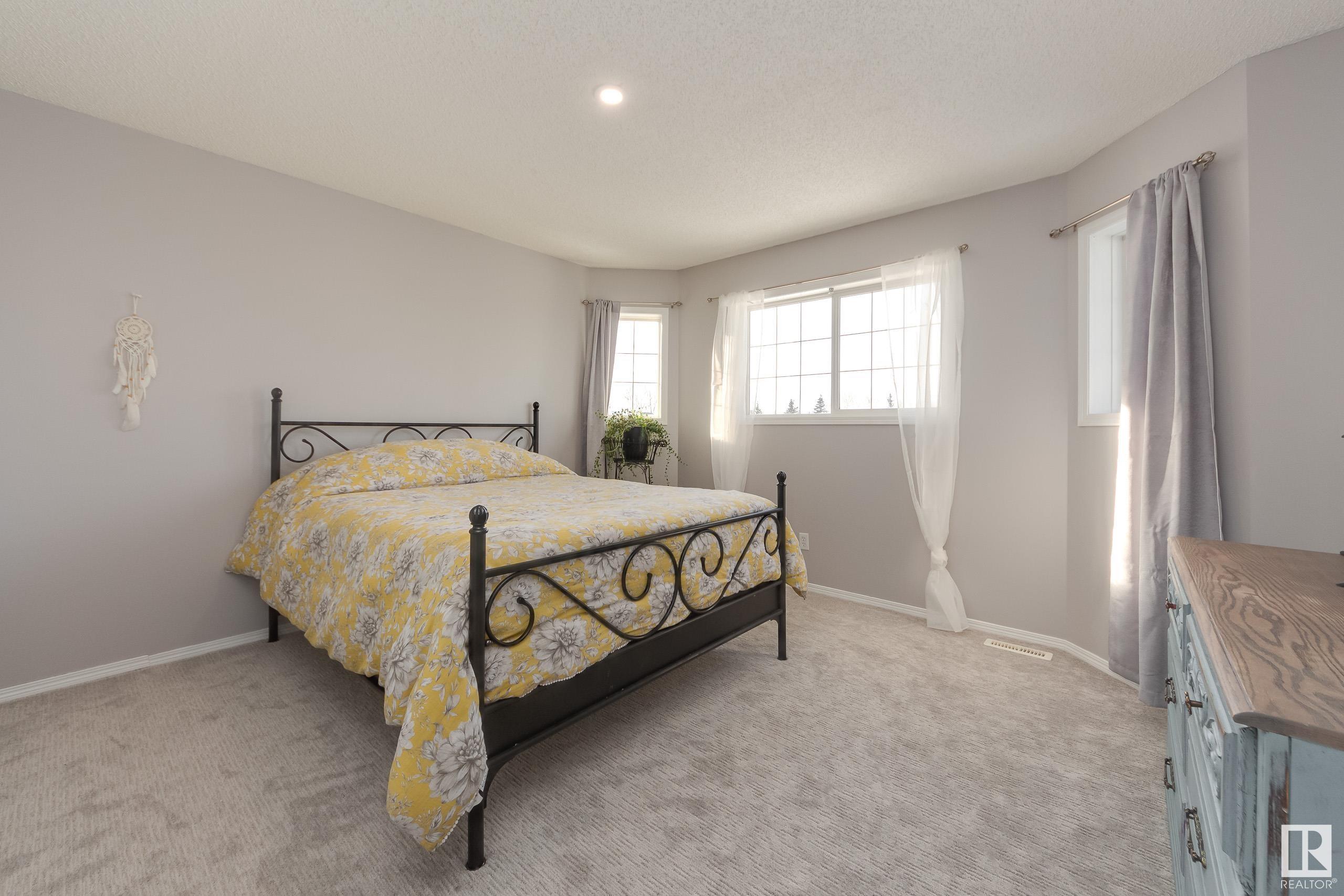      49 LINKSIDE BV , Spruce Grove,  ,T7X 3X4 ;  Listing Number: MLS E4419063