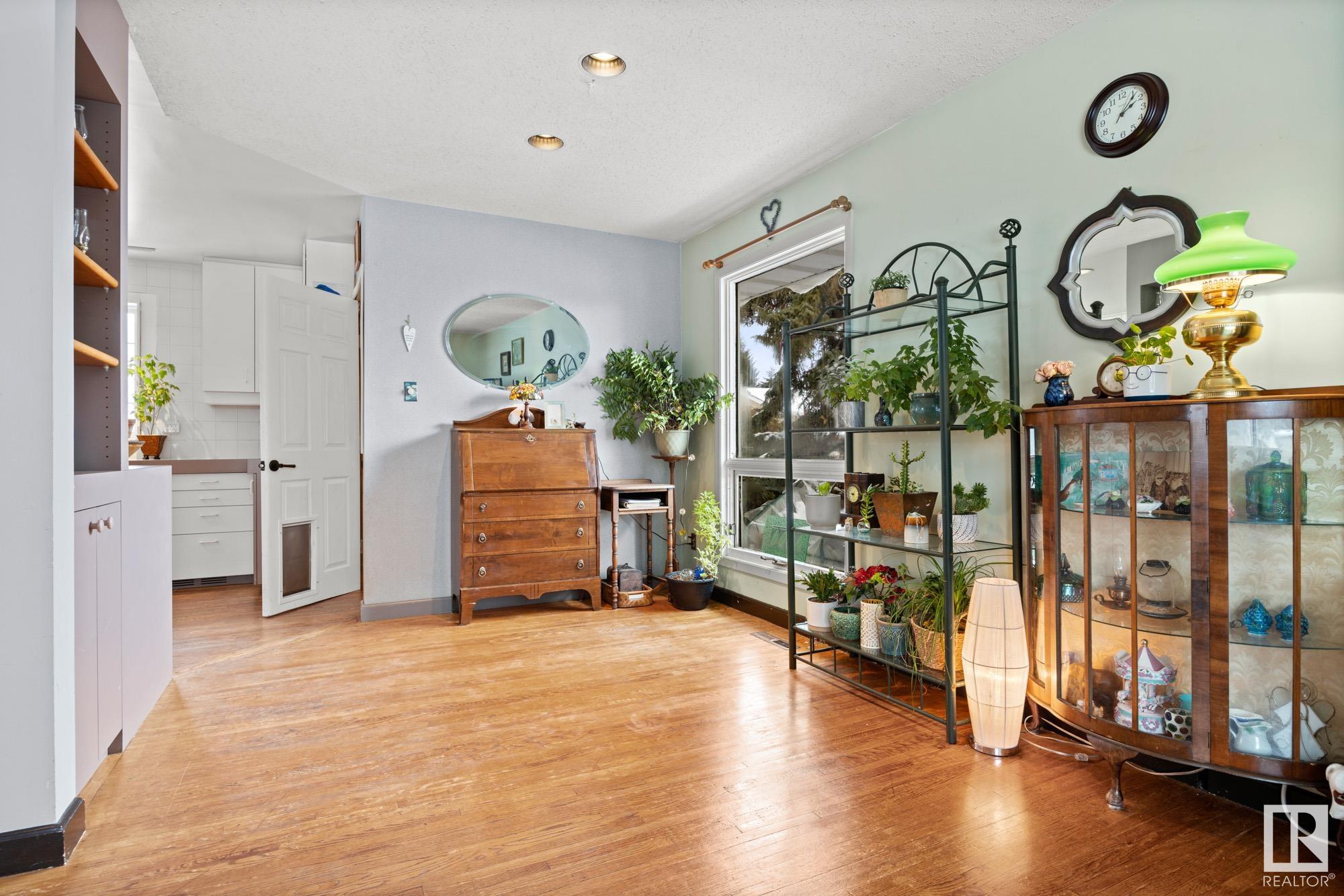      3811 112 ST NW , Edmonton,  ,T6J 1J1 ;  Listing Number: MLS E4419105