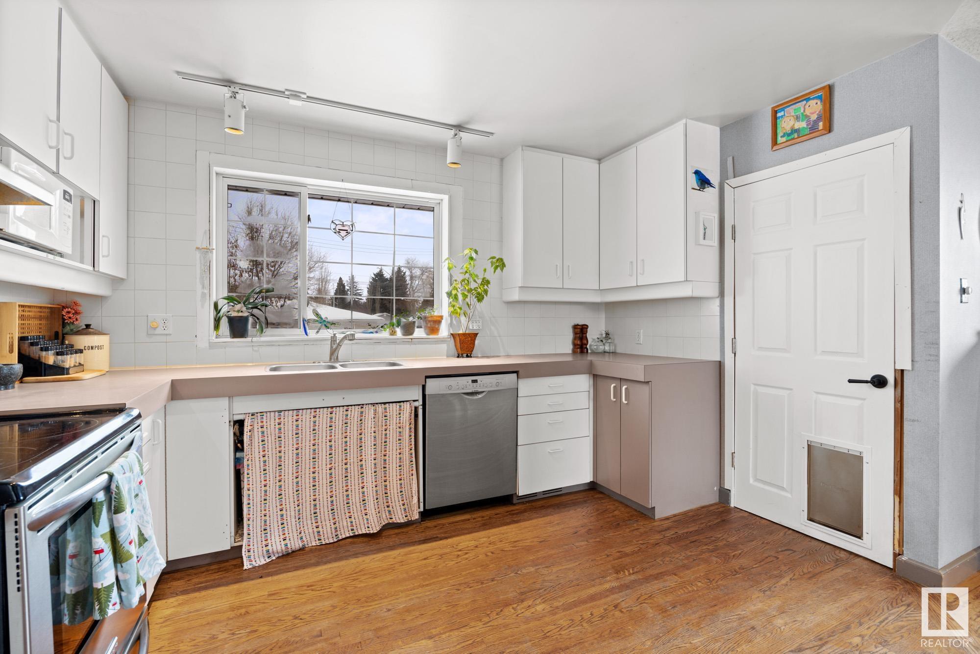      3811 112 ST NW , Edmonton,  ,T6J 1J1 ;  Listing Number: MLS E4419105